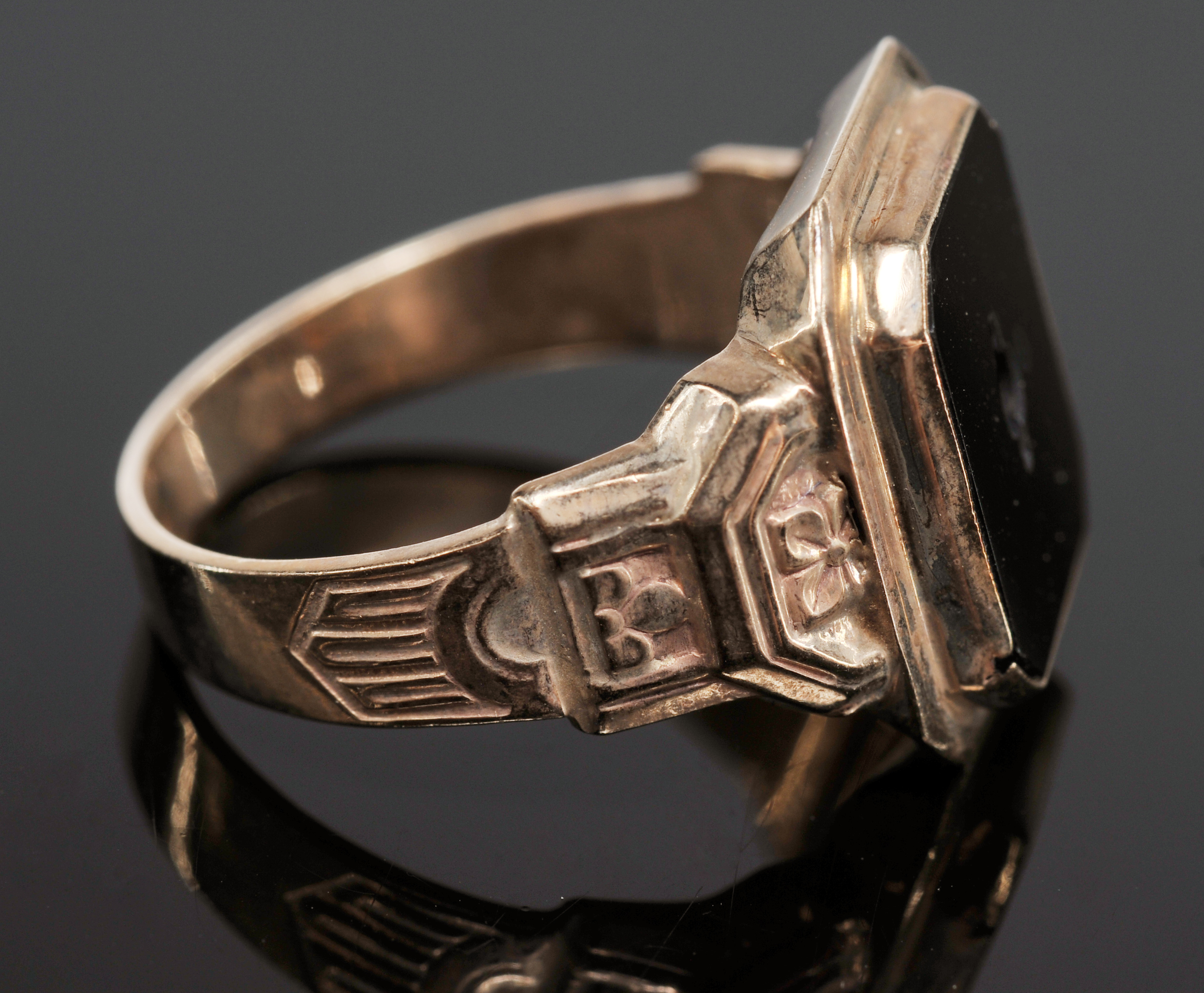 Gentleman's 10 K Yellow Gold Black Onyx Ring 