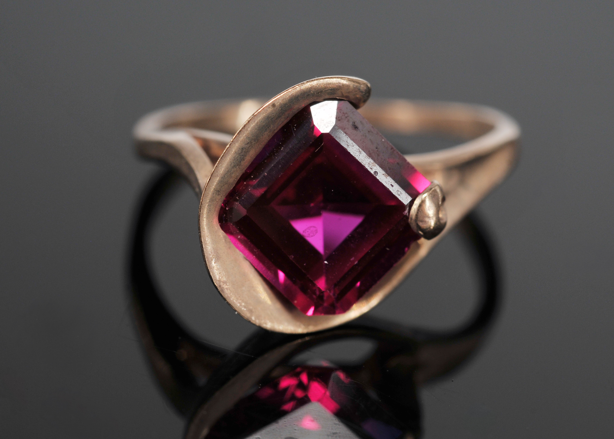 Lady's Unique Vintage 10 K Yellow Gold Ring With Synthetic Ruby Red Stone