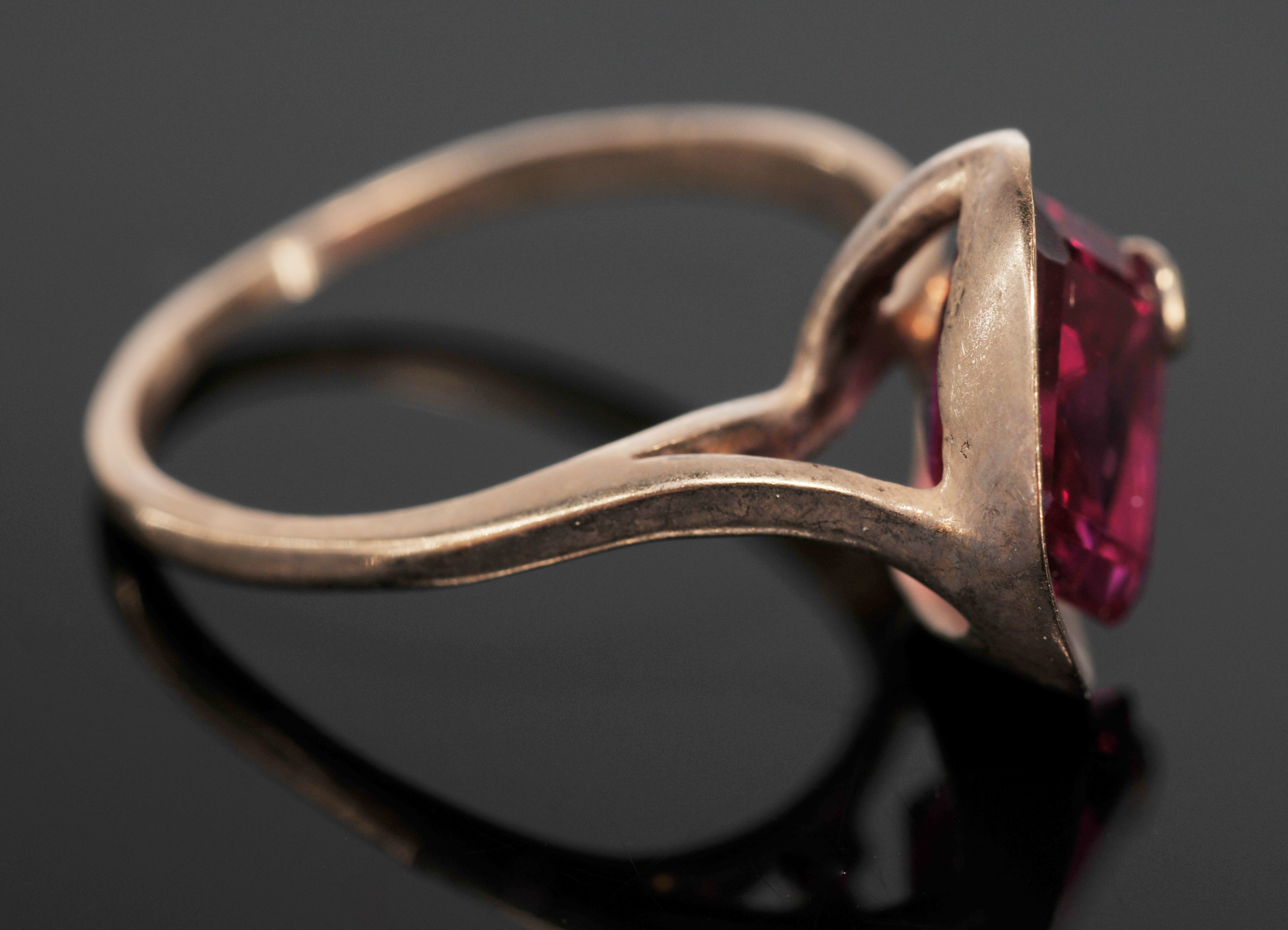 Lady's Unique Vintage 10 K Yellow Gold Ring With Synthetic Ruby Red Stone