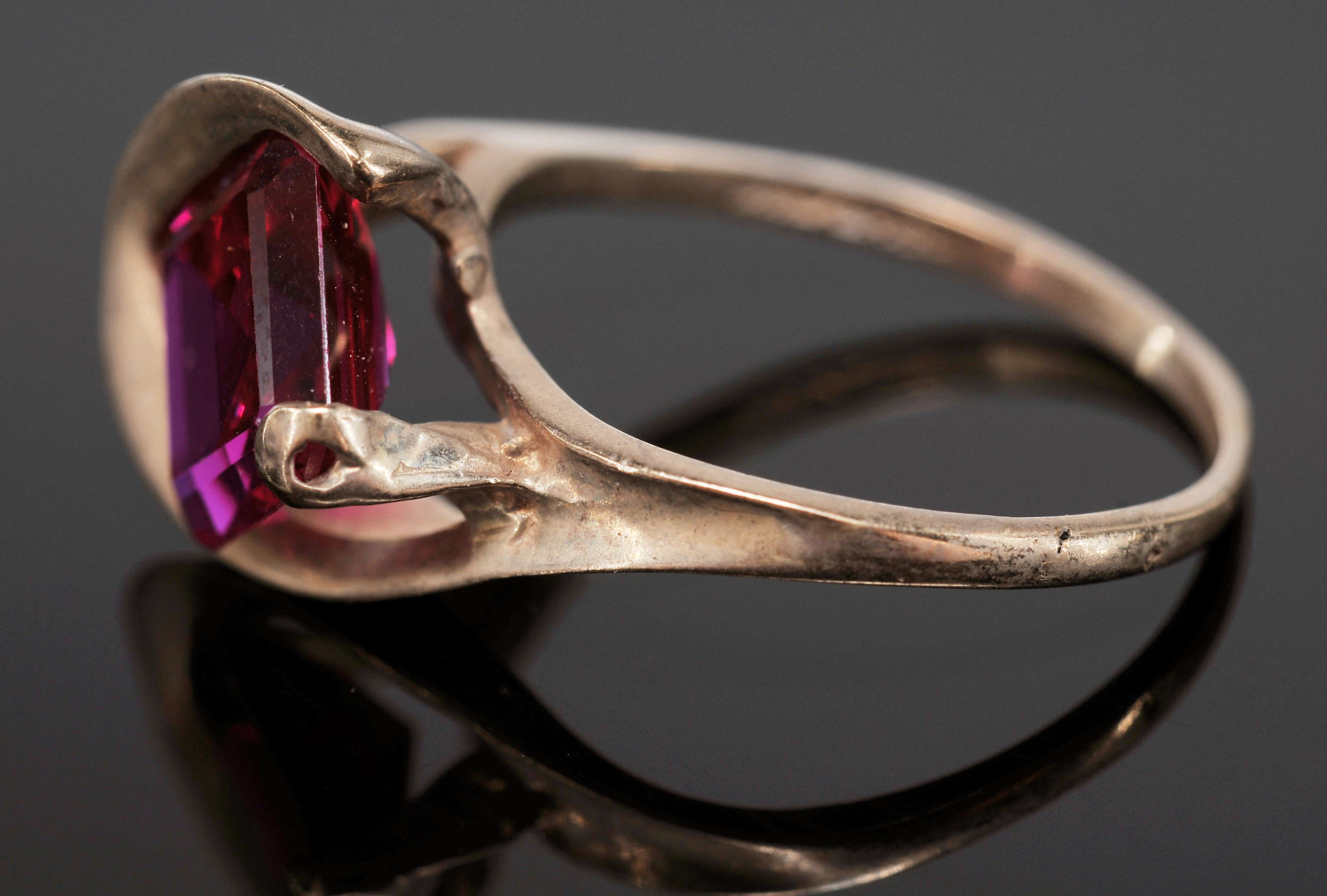 Lady's Unique Vintage 10 K Yellow Gold Ring With Synthetic Ruby Red Stone