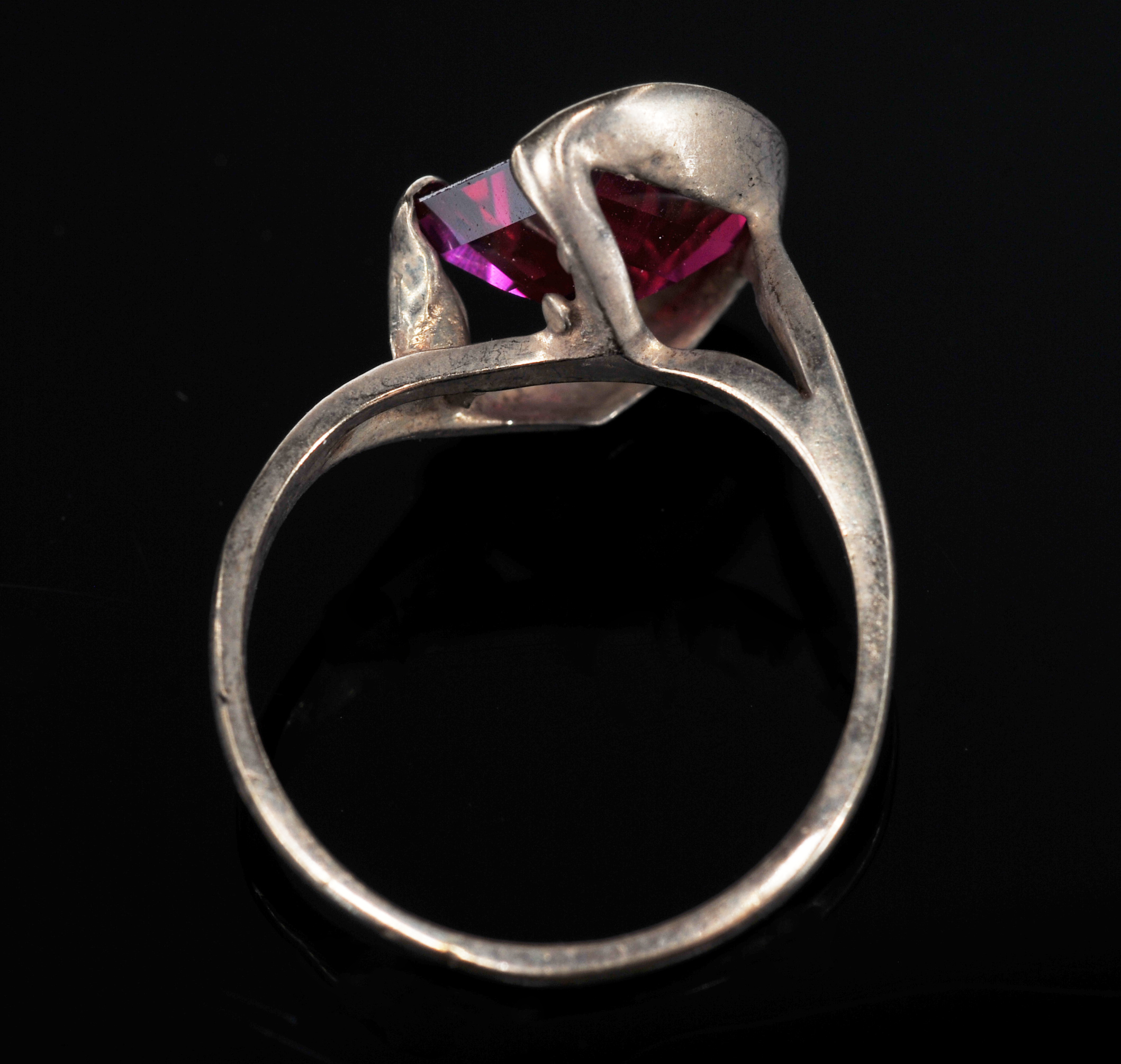 Lady's Unique Vintage 10 K Yellow Gold Ring With Synthetic Ruby Red Stone