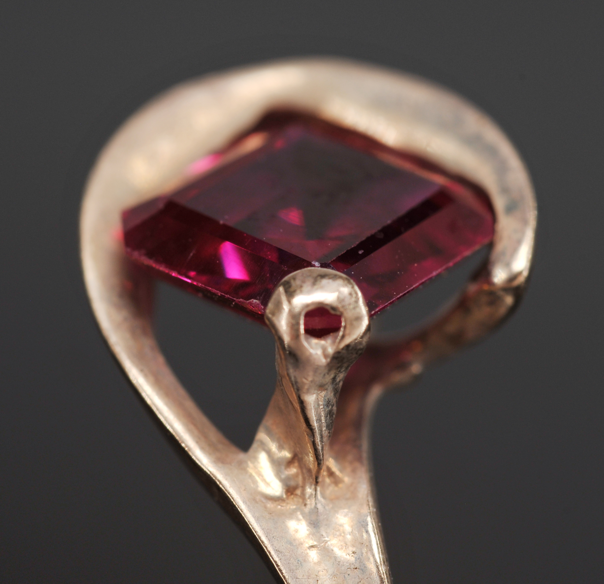 Lady's Unique Vintage 10 K Yellow Gold Ring With Synthetic Ruby Red Stone