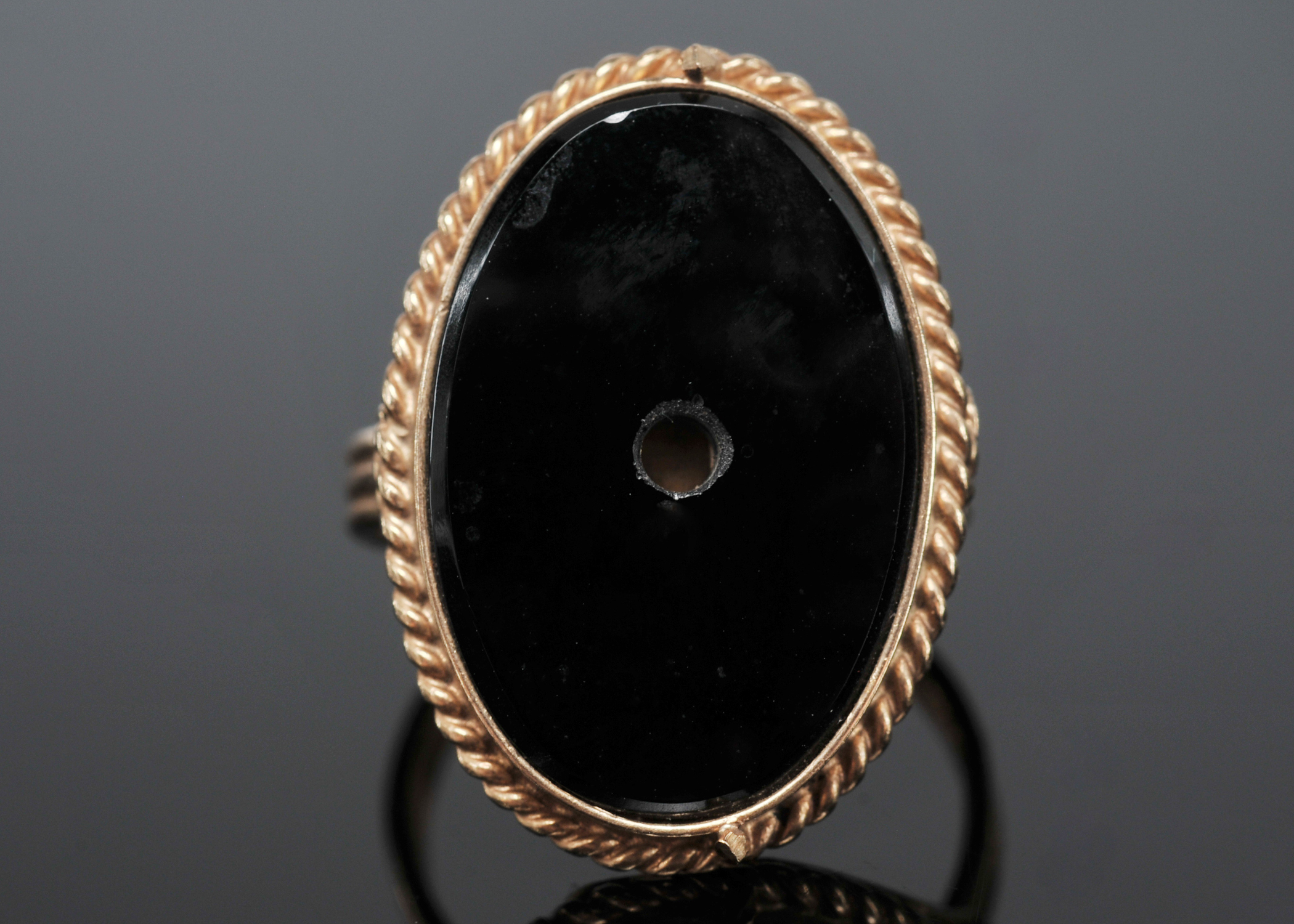 14 K Yellow Gold Victorian Black Onyx Ring 