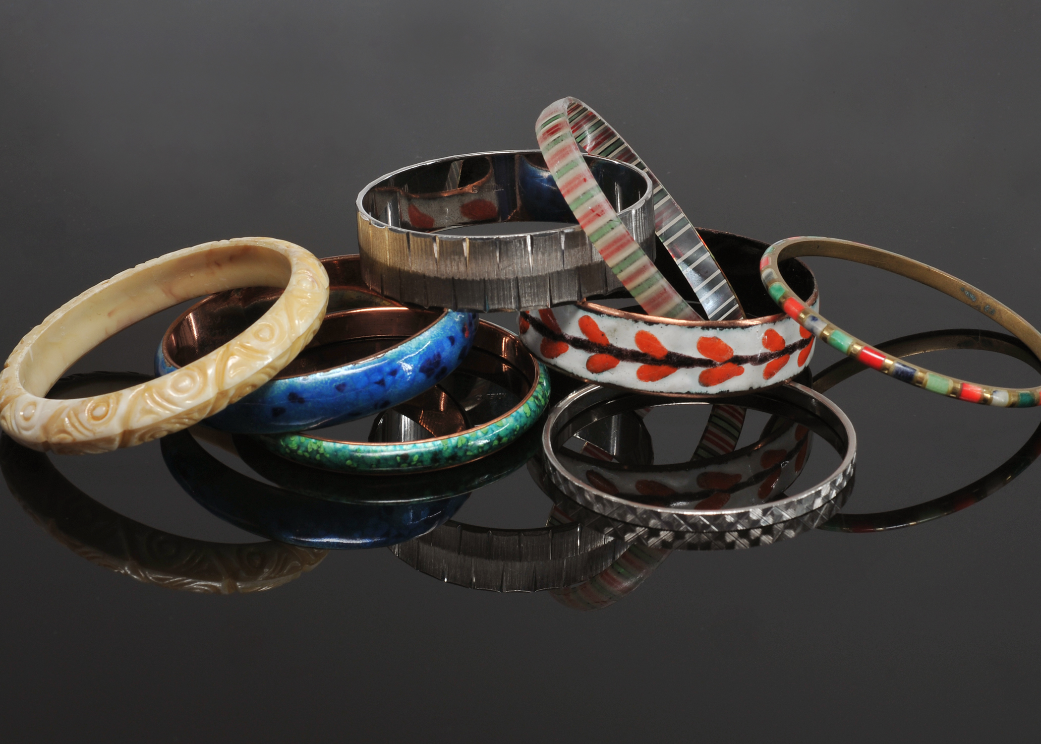 (8) Vintage Bangle Bracelets