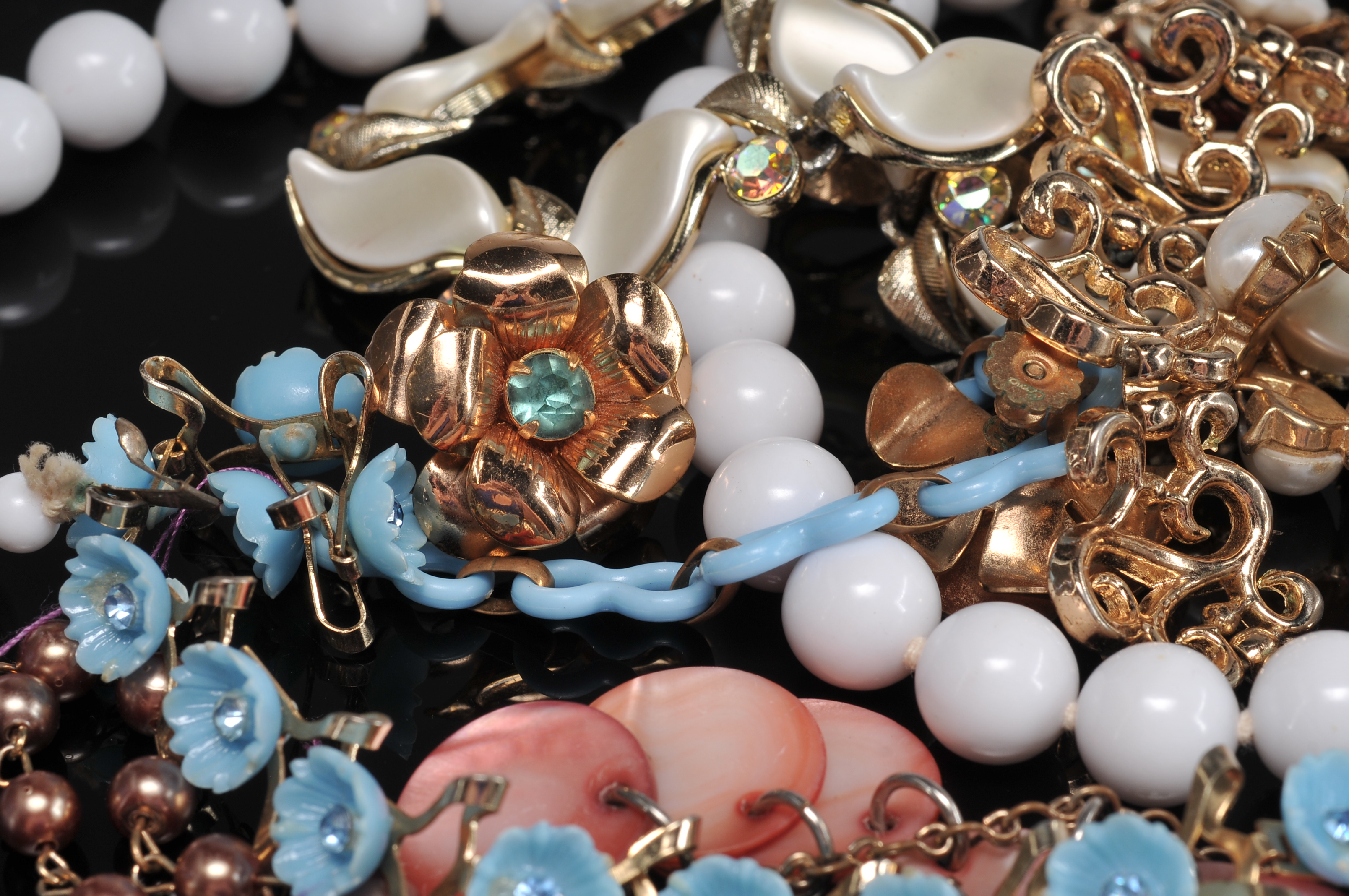 (20) Vintage Costume Jewelry Collection