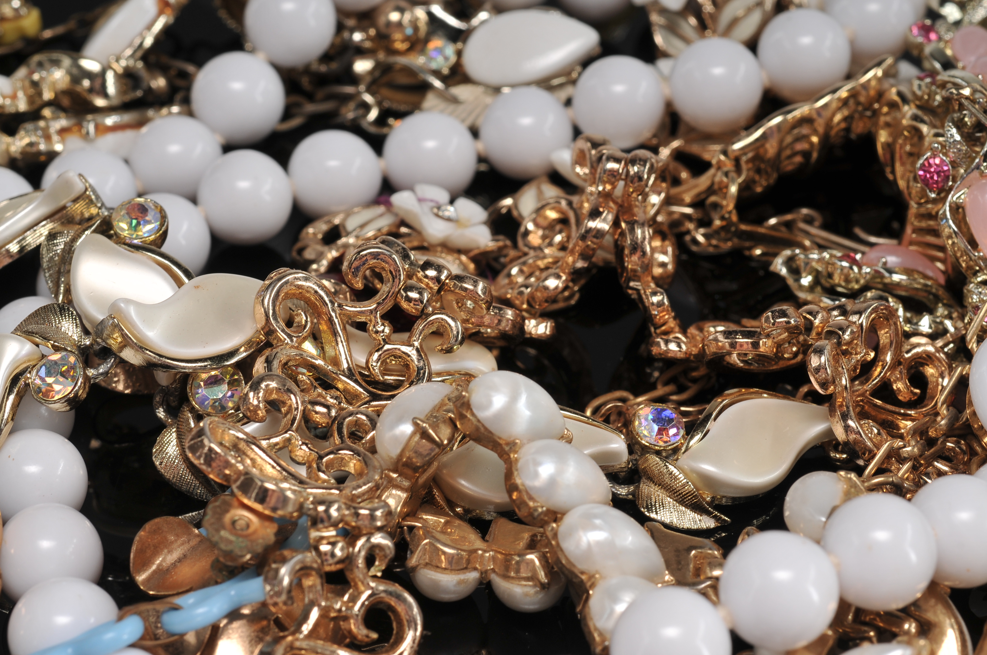 (20) Vintage Costume Jewelry Collection
