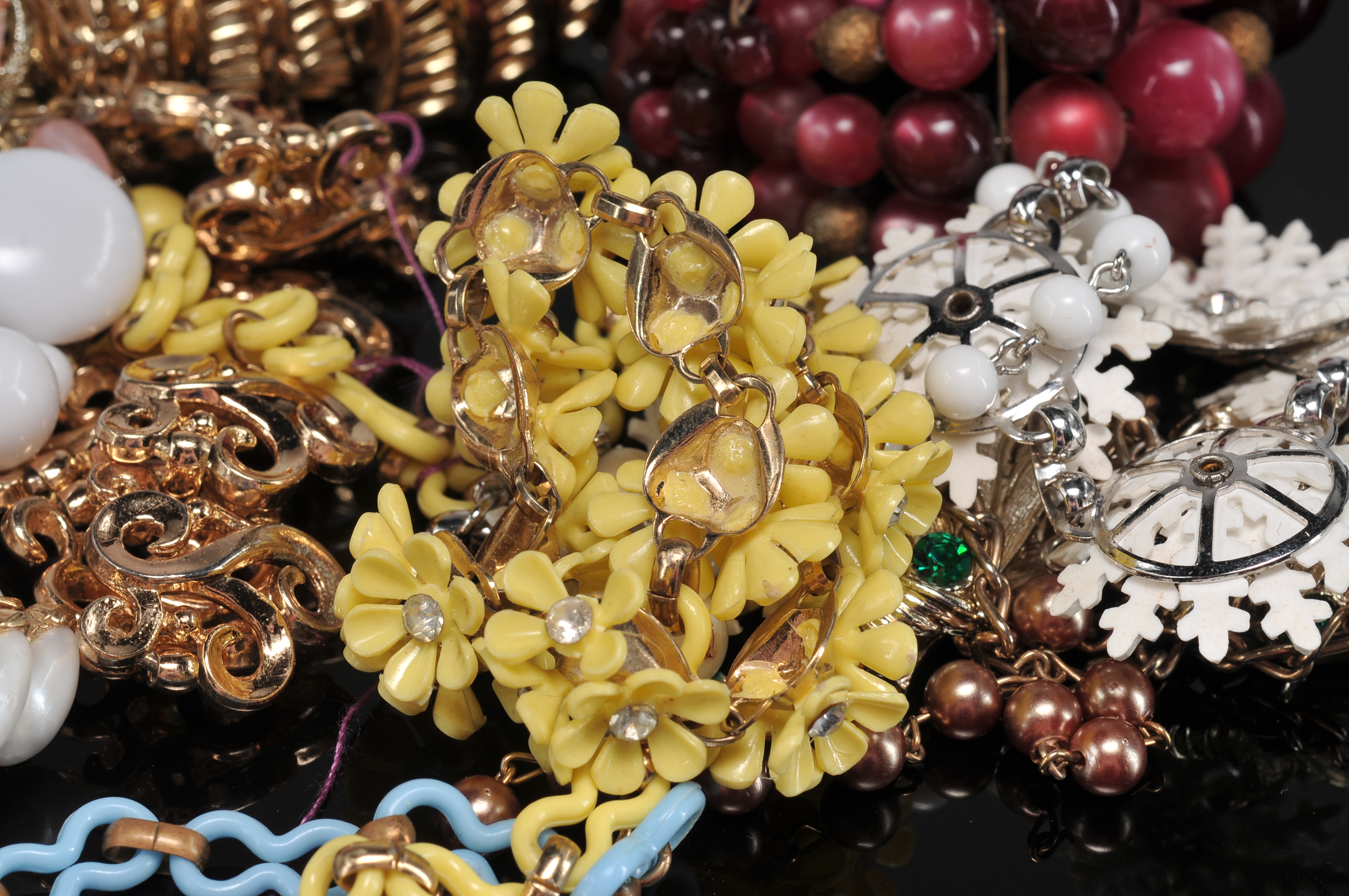 (20) Vintage Costume Jewelry Collection