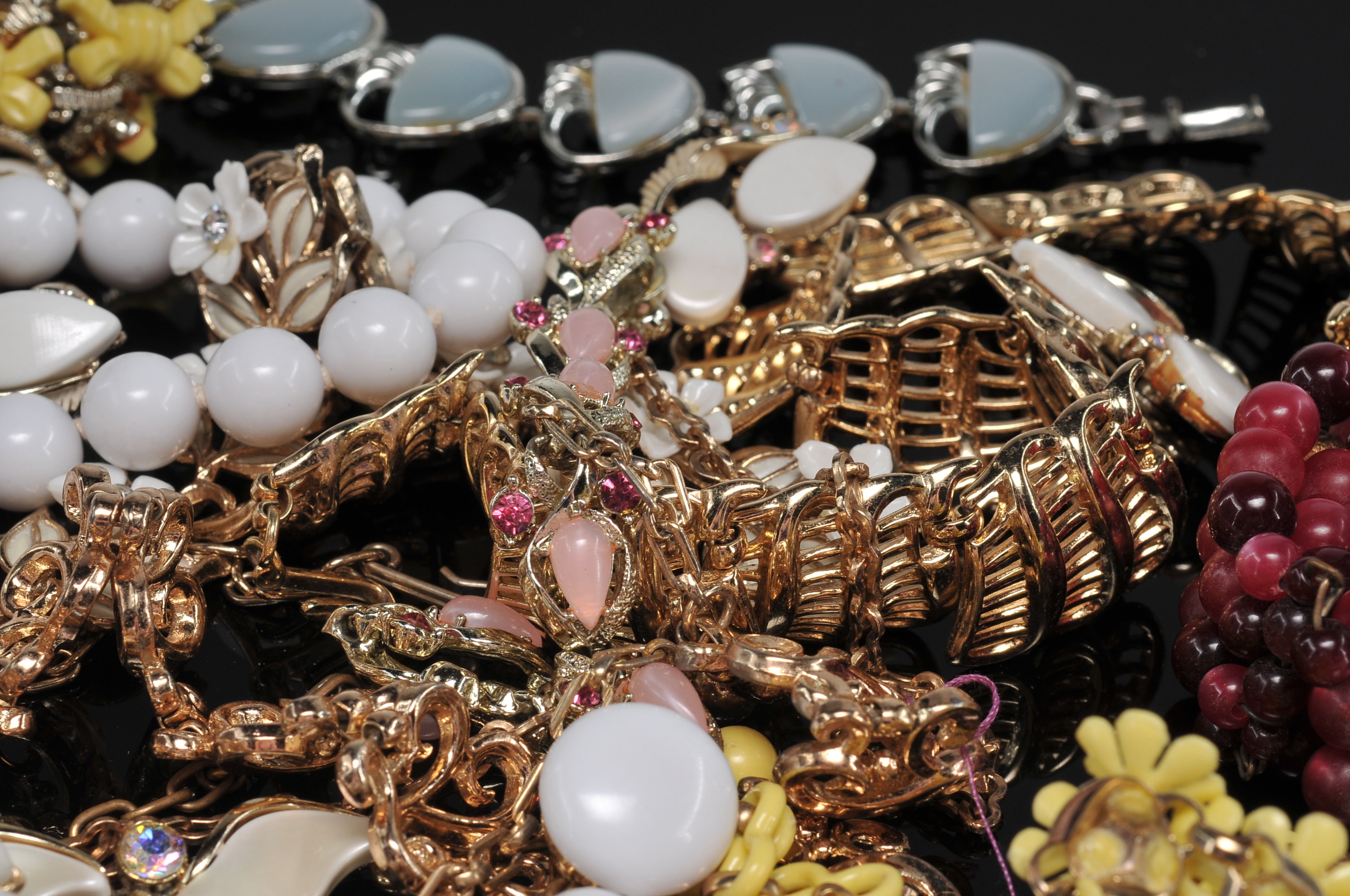 (20) Vintage Costume Jewelry Collection