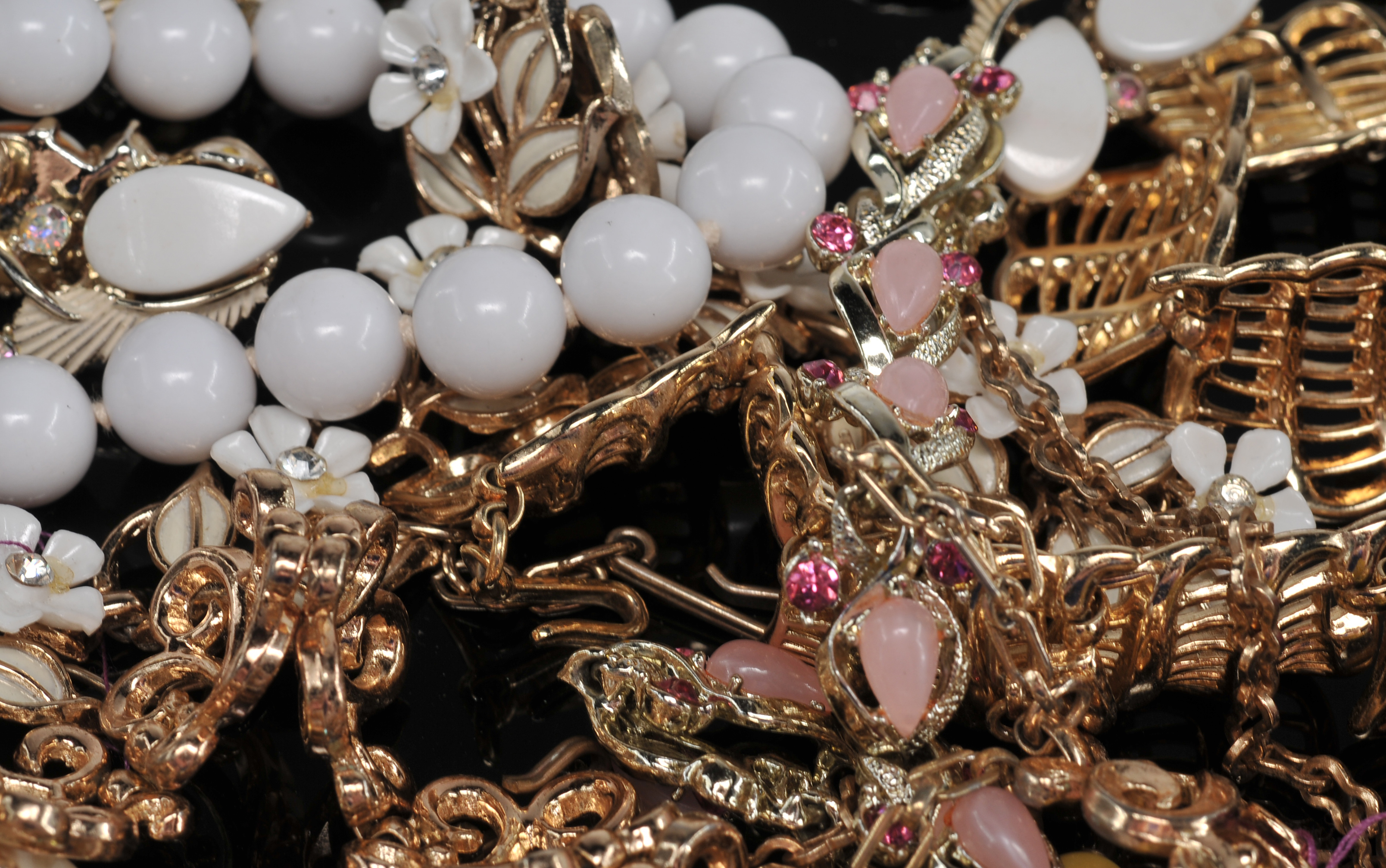 (20) Vintage Costume Jewelry Collection