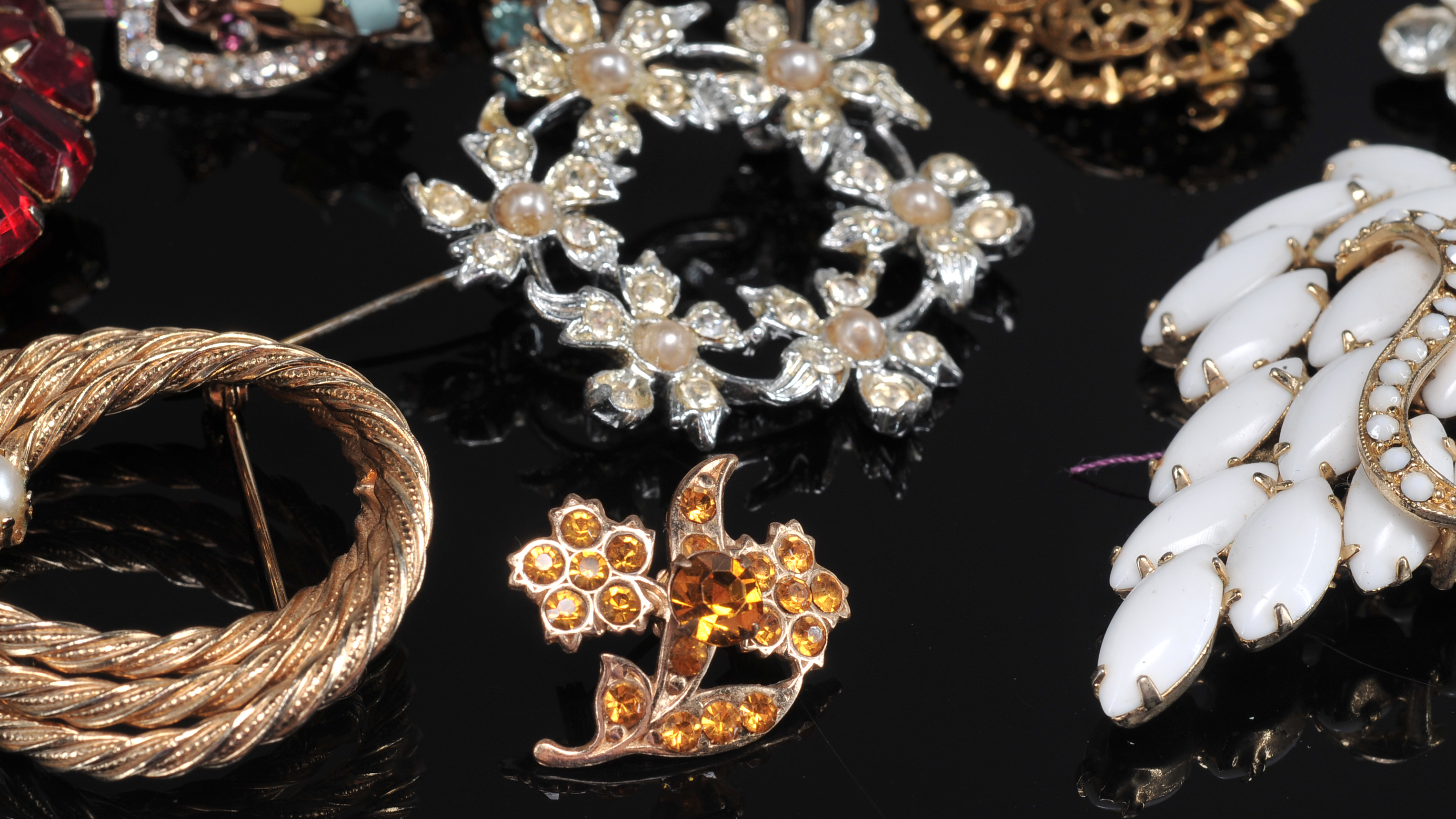 (30) Vintage Brooches And Clip Back Earrings