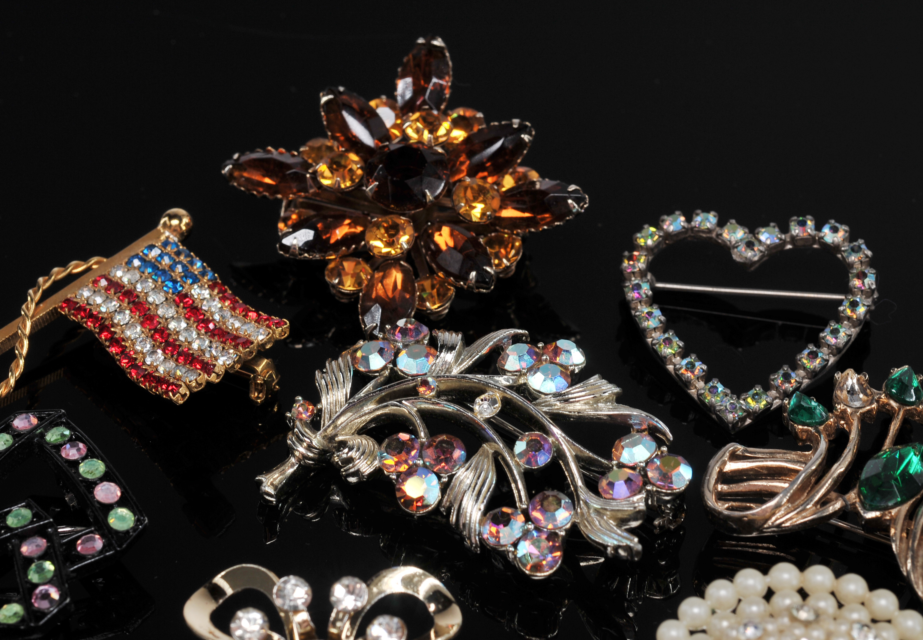 (30) Vintage Brooches And Clip Back Earrings