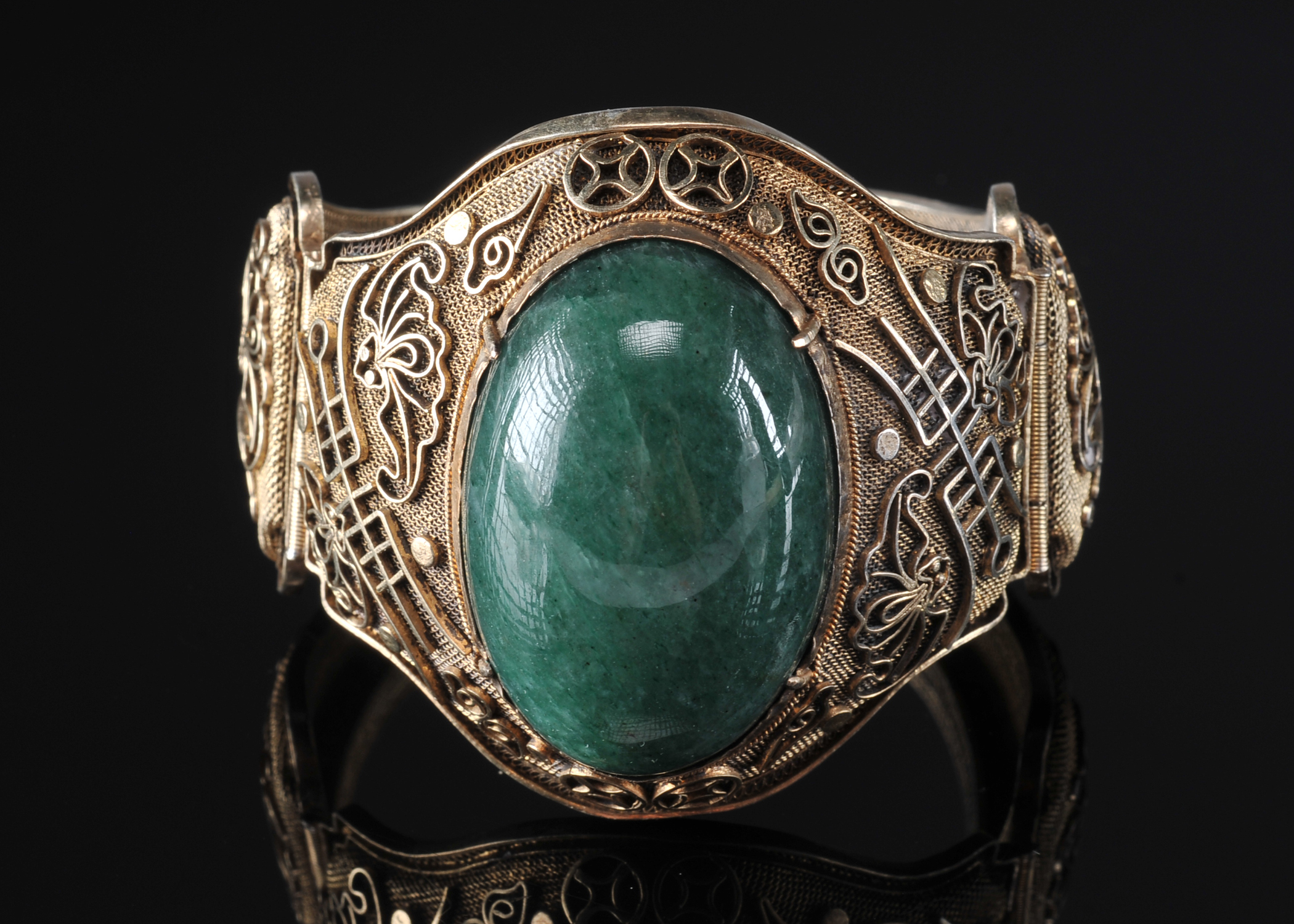 Chinese Silver Gold Vermeil Hinged Bracelet With Oval Serpentine Cabachon 