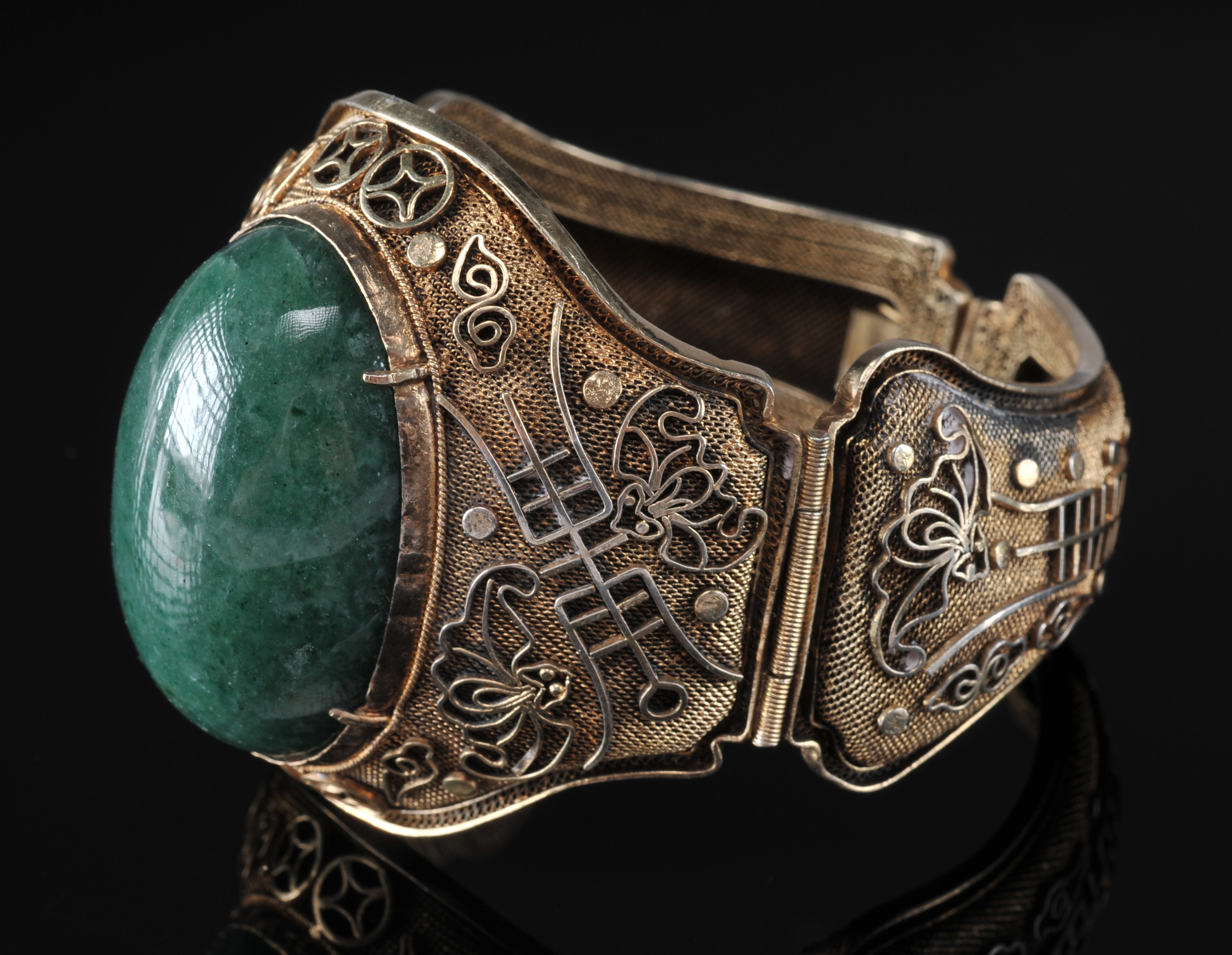 Chinese Silver Gold Vermeil Hinged Bracelet With Oval Serpentine Cabachon 