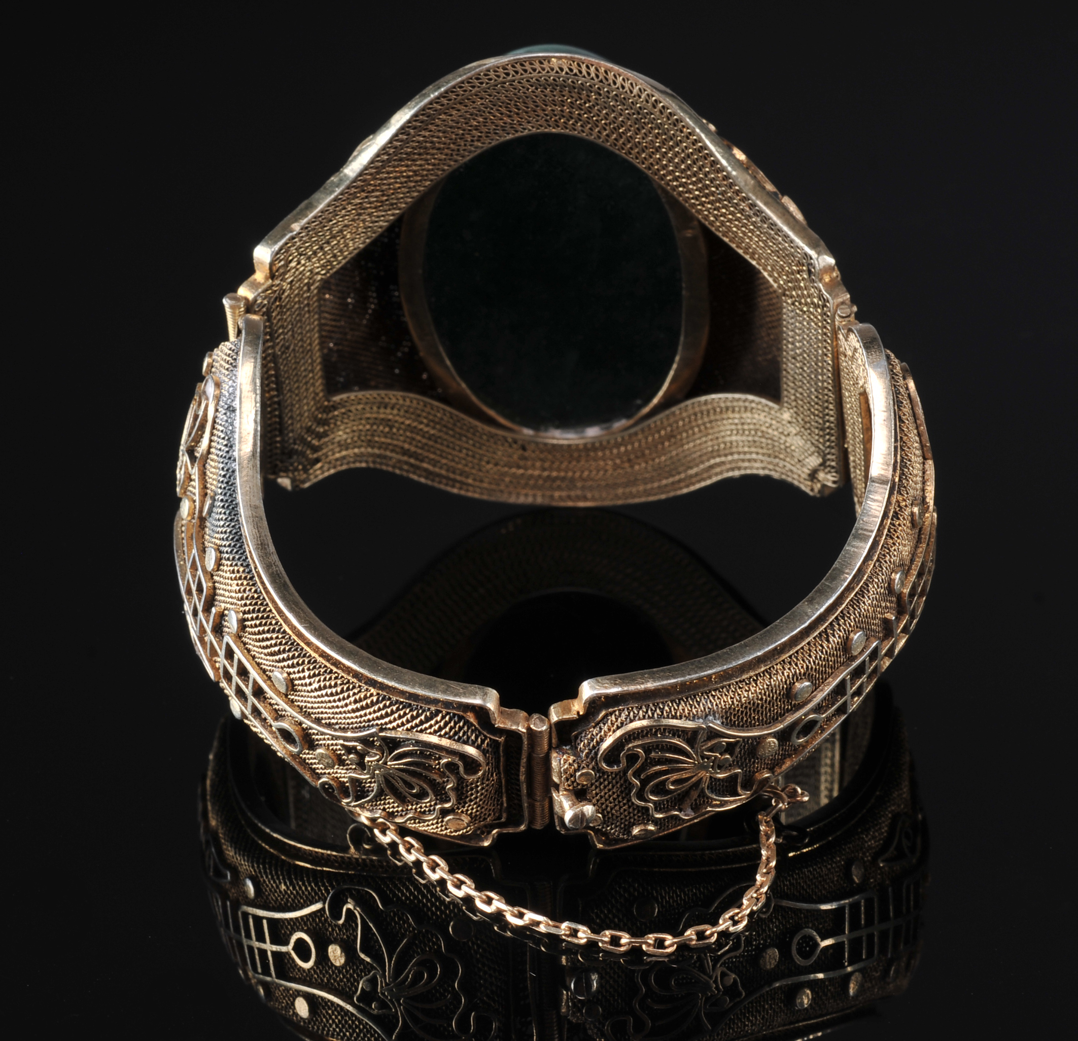 Chinese Silver Gold Vermeil Hinged Bracelet With Oval Serpentine Cabachon 