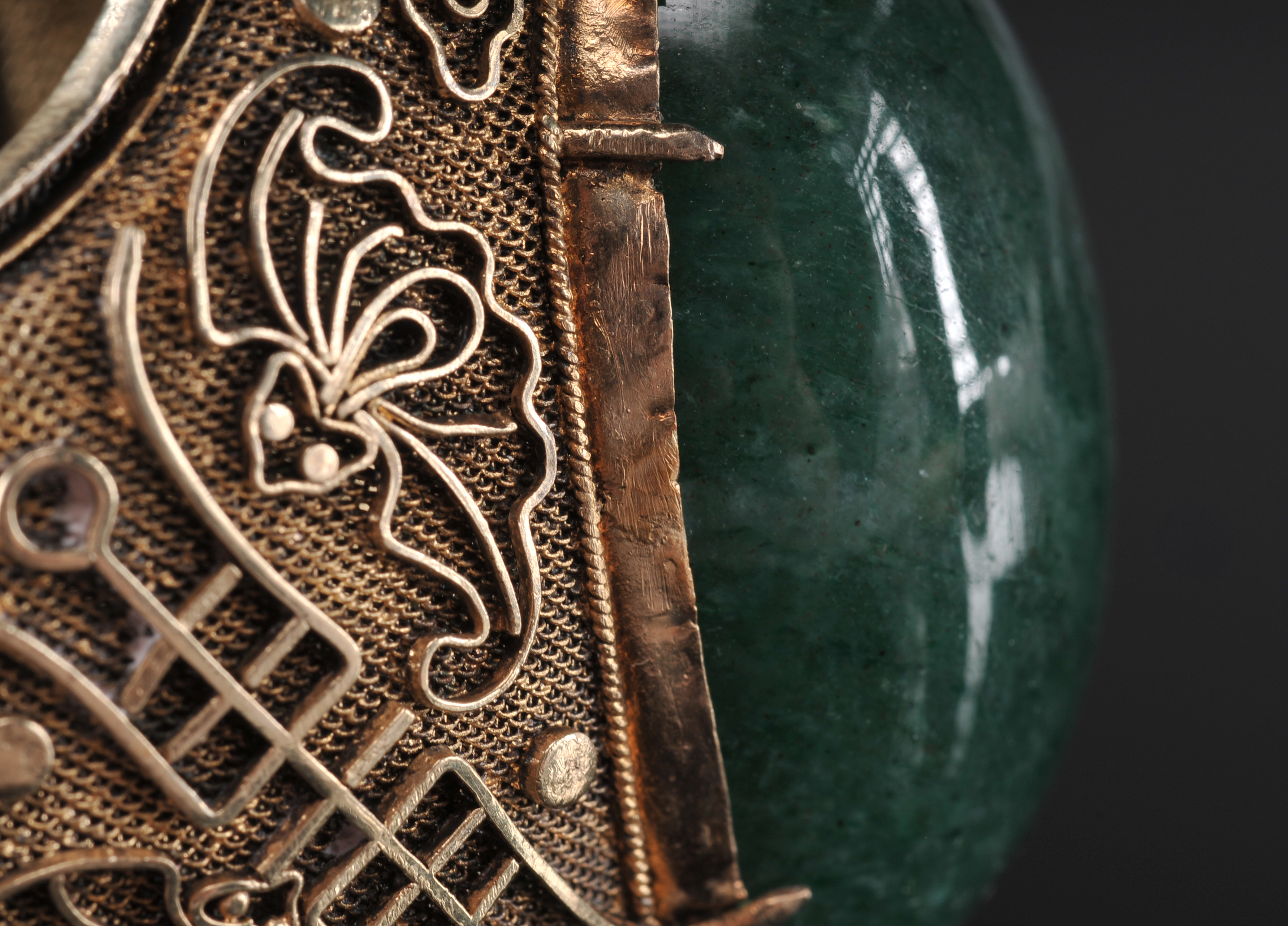 Chinese Silver Gold Vermeil Hinged Bracelet With Oval Serpentine Cabachon 