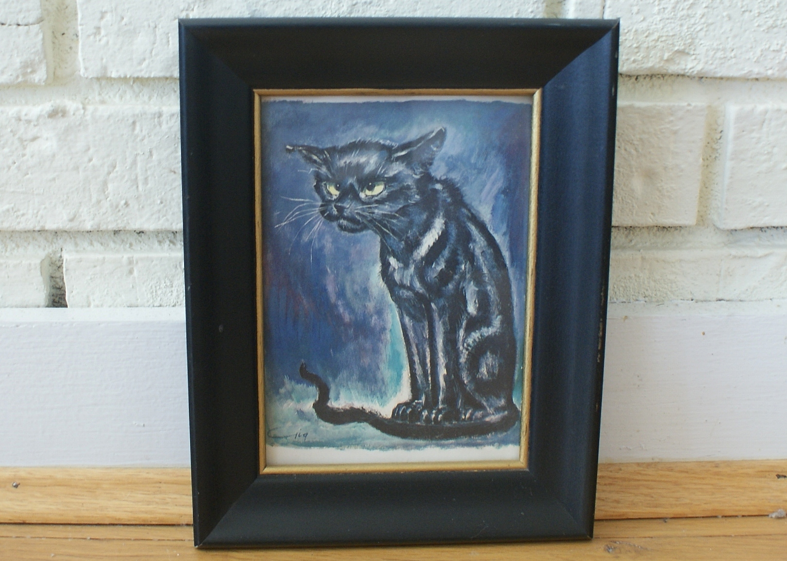 Mid Century Gia Cross-Eyed Cat