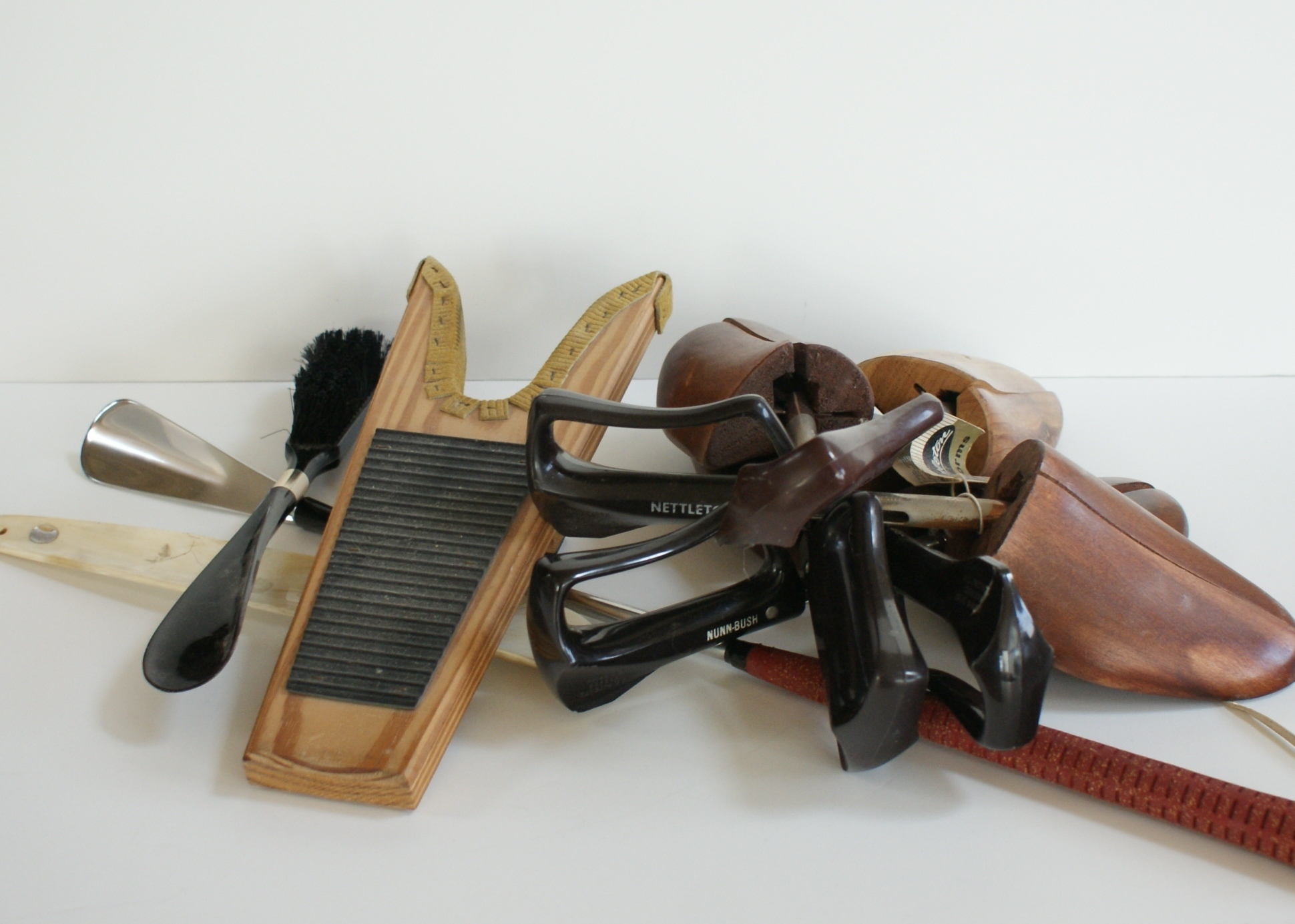 Lot Shoe Stretchers and Shoe Horns