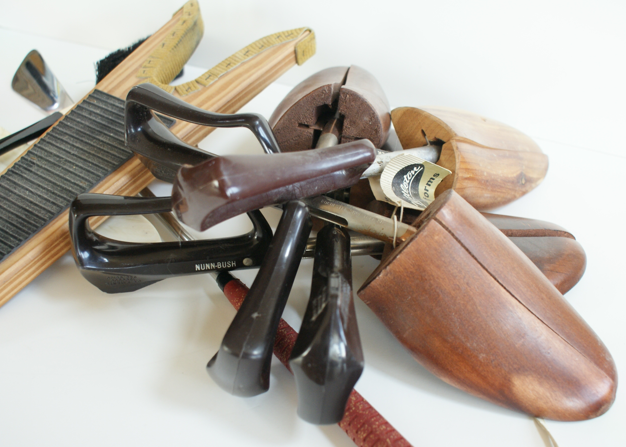 Lot Shoe Stretchers and Shoe Horns