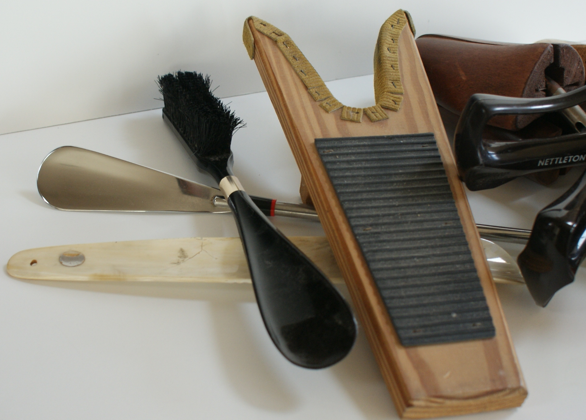 Lot Shoe Stretchers and Shoe Horns