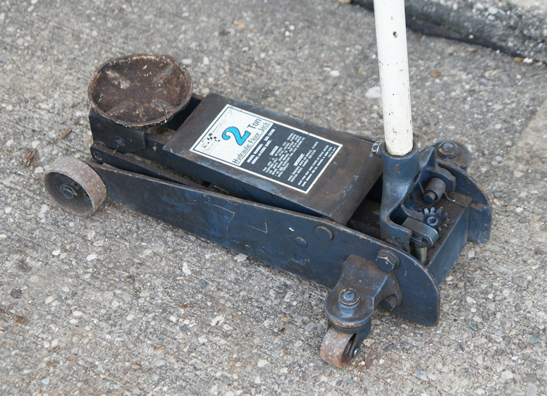 2 Ton Rolling Floor Jack