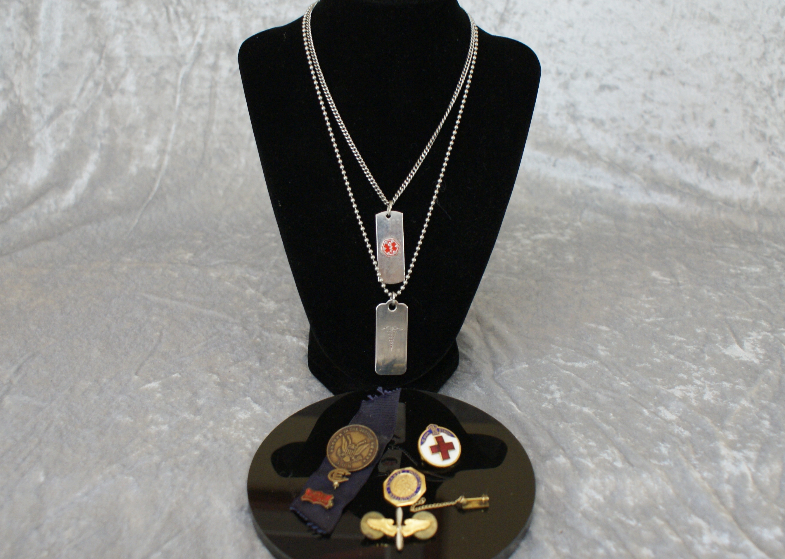 (8) piece World War II and Medical Lot