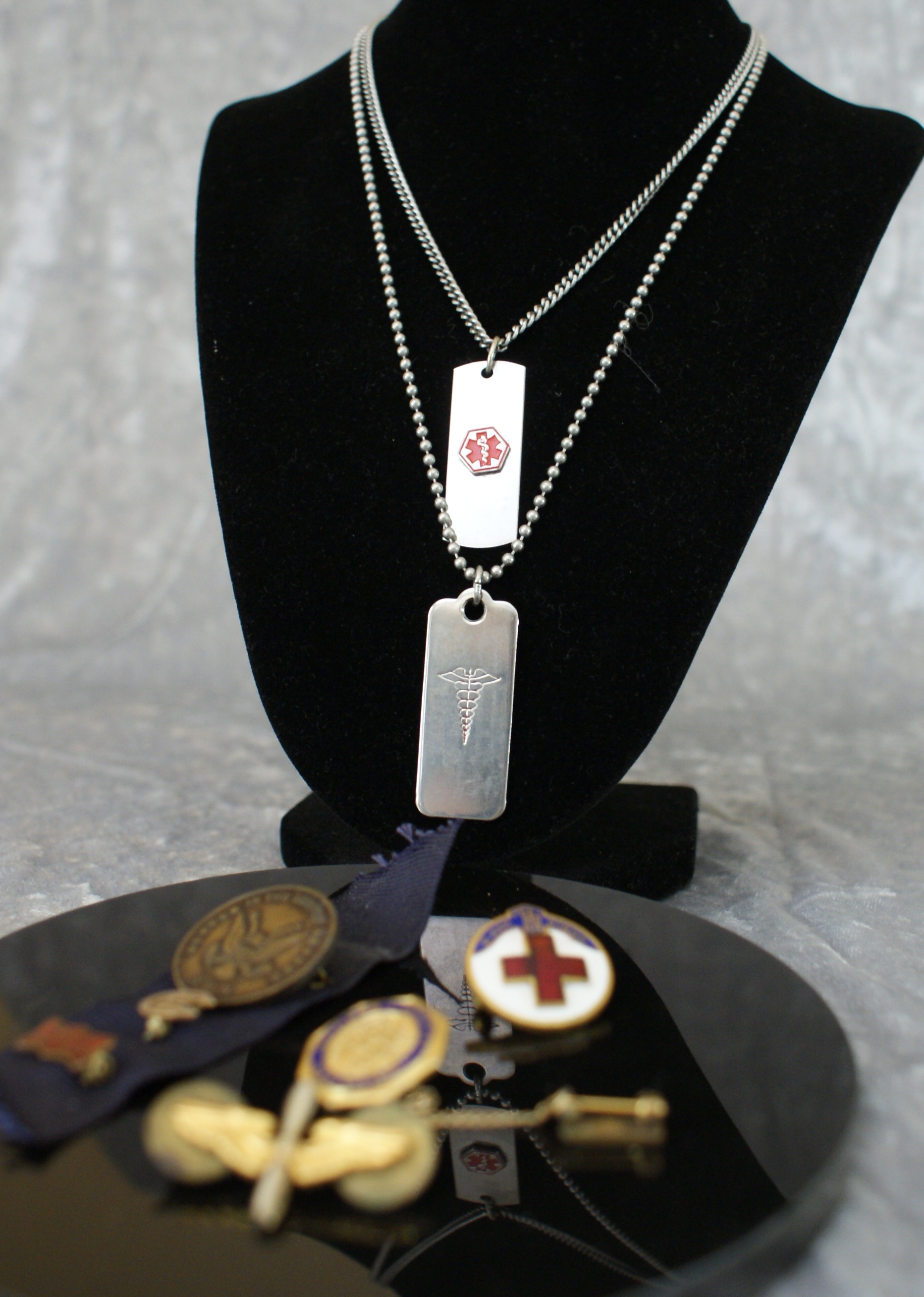 (8) piece World War II and Medical Lot