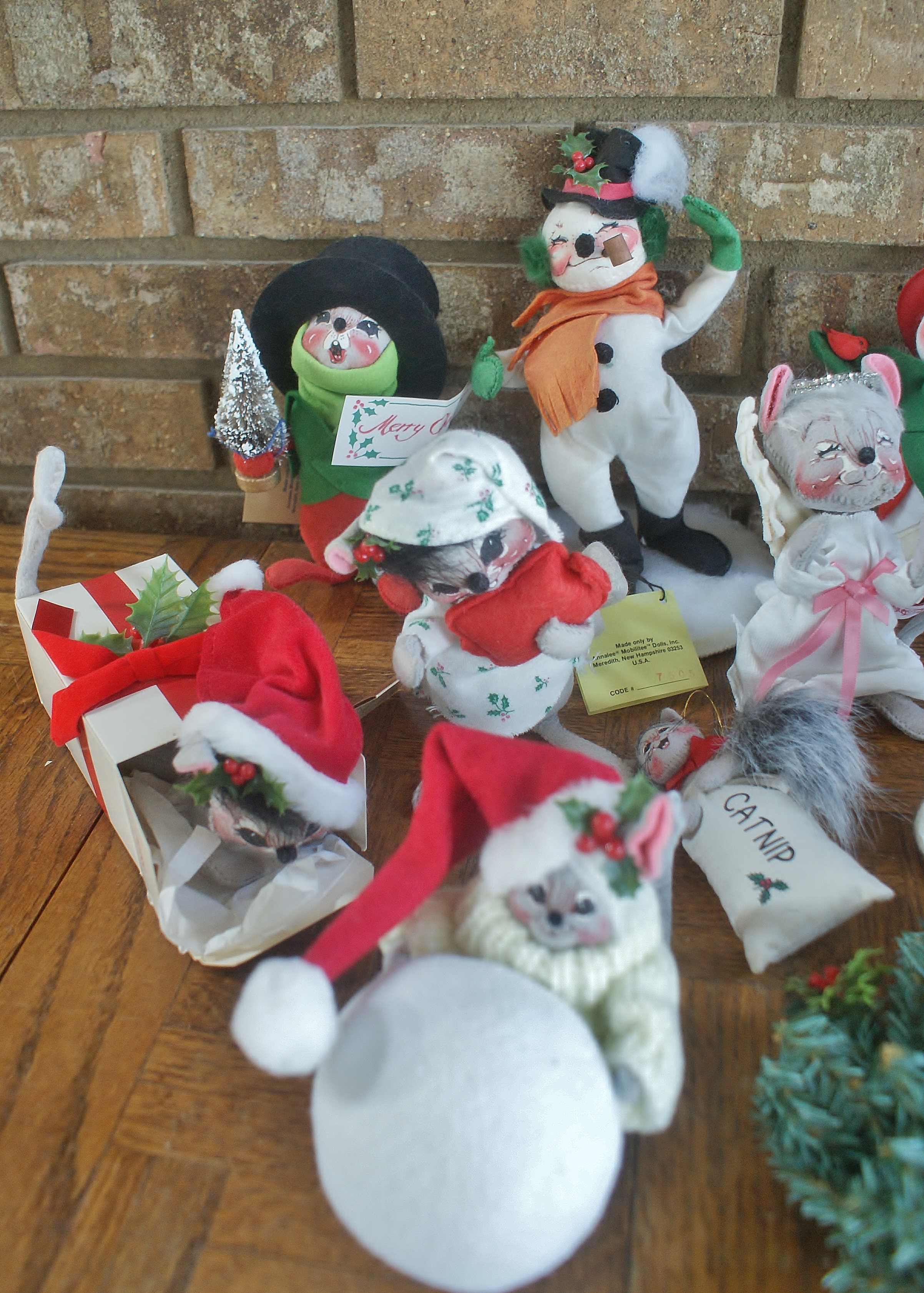 Anna Lee Mobilitee Dolls Christmas Lot