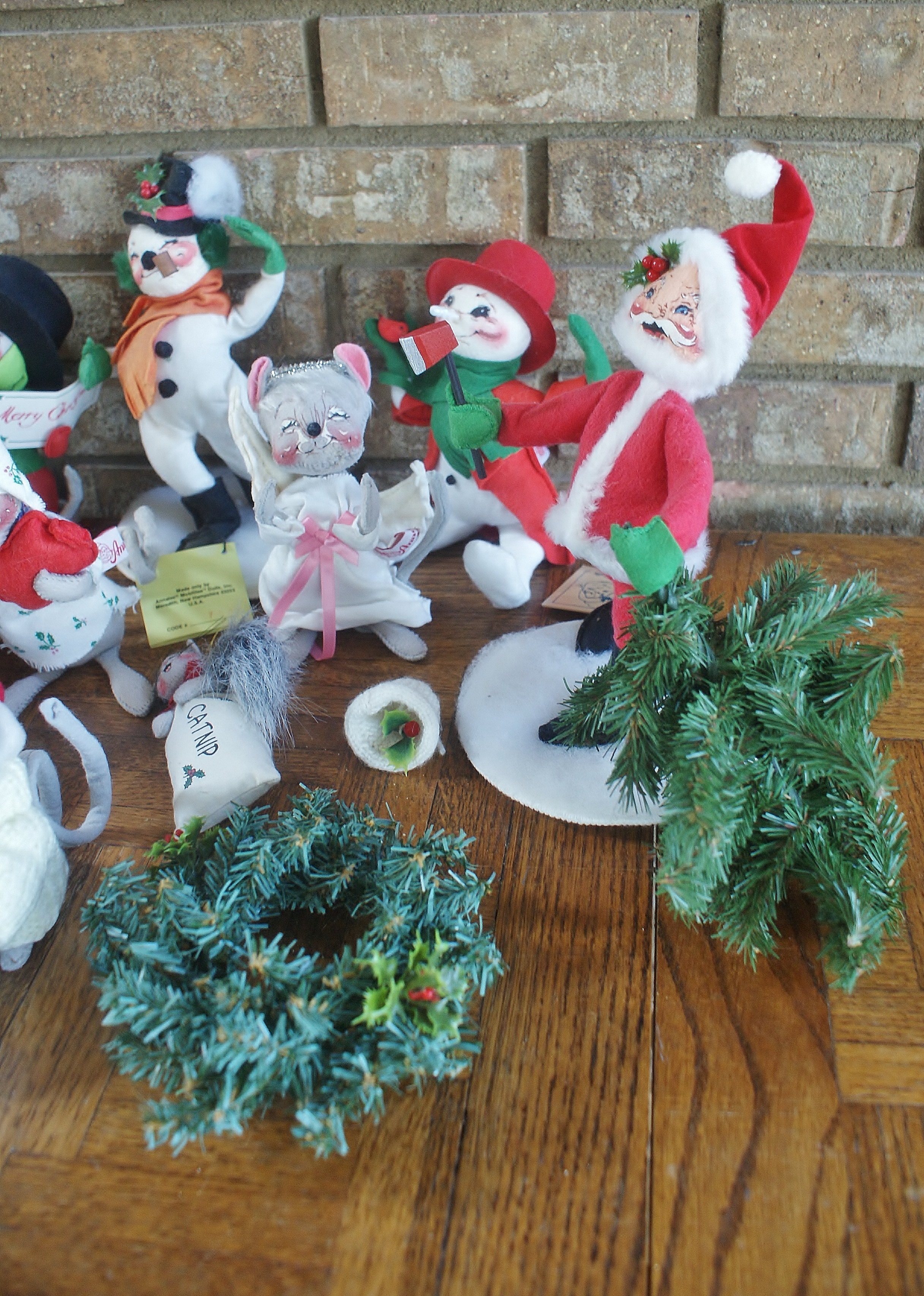 Anna Lee Mobilitee Dolls Christmas Lot