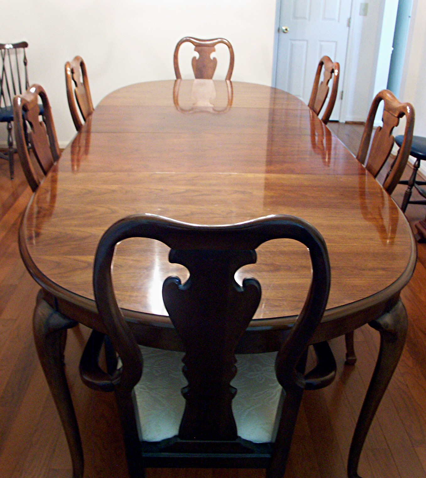 Thomasville Queen Anne Dining Table and Six Chairs