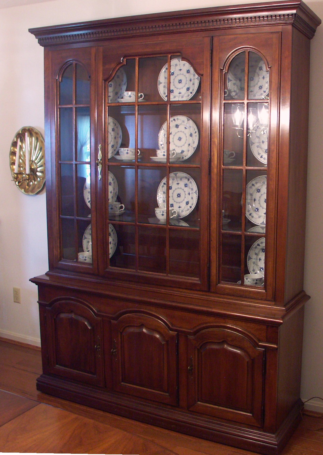 Thomasville Cherry Lighted China Cabinet and Hutch