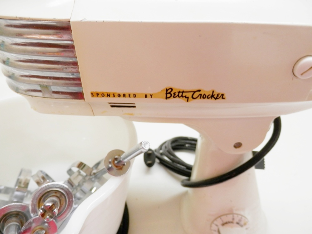 Four Piece Set of Pyrex Primary Color Mixing Bowls/General Mills Mixer   