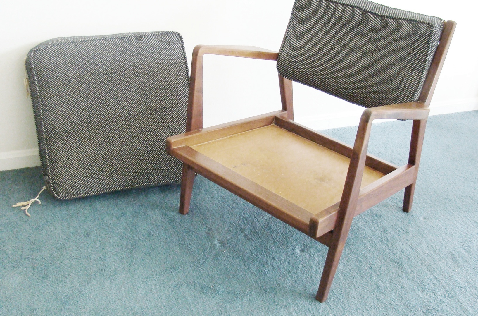 Vintage Jens Risom Mid-Century Modern Arm Chair.