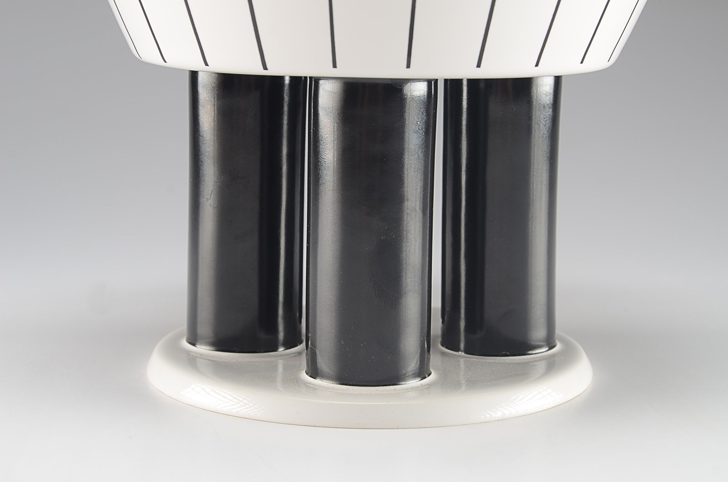 Heide Warlamis Modern Pedestal Bowl