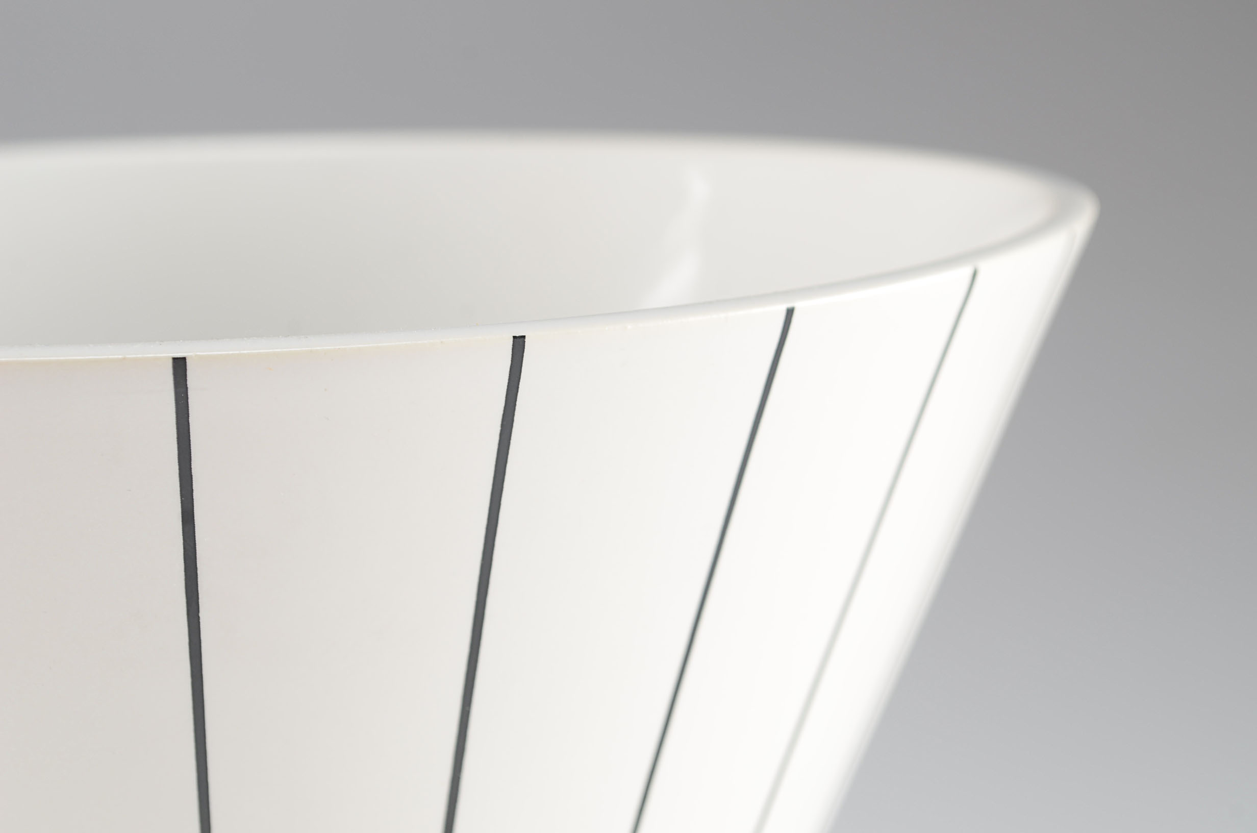 Heide Warlamis Modern Pedestal Bowl