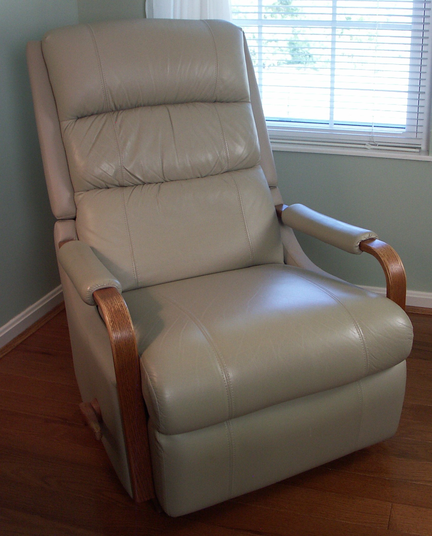 Lazy Boy Rocker/Recliner Chair
