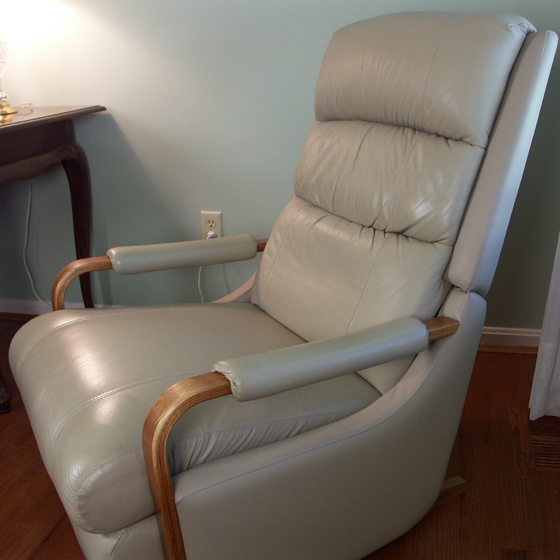 Lazy Boy Rocker/Recliner Chair