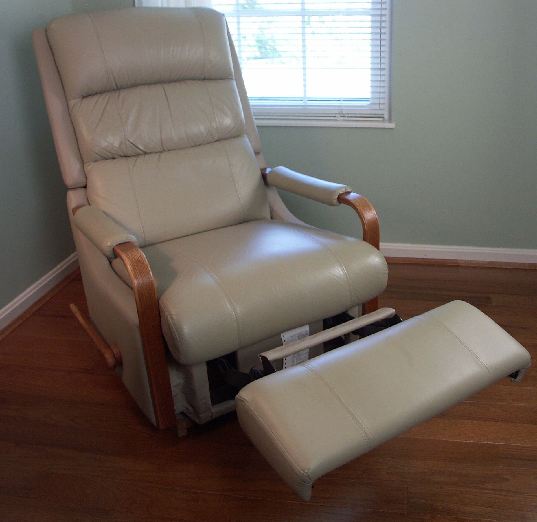 Lazy Boy Rocker/Recliner Chair