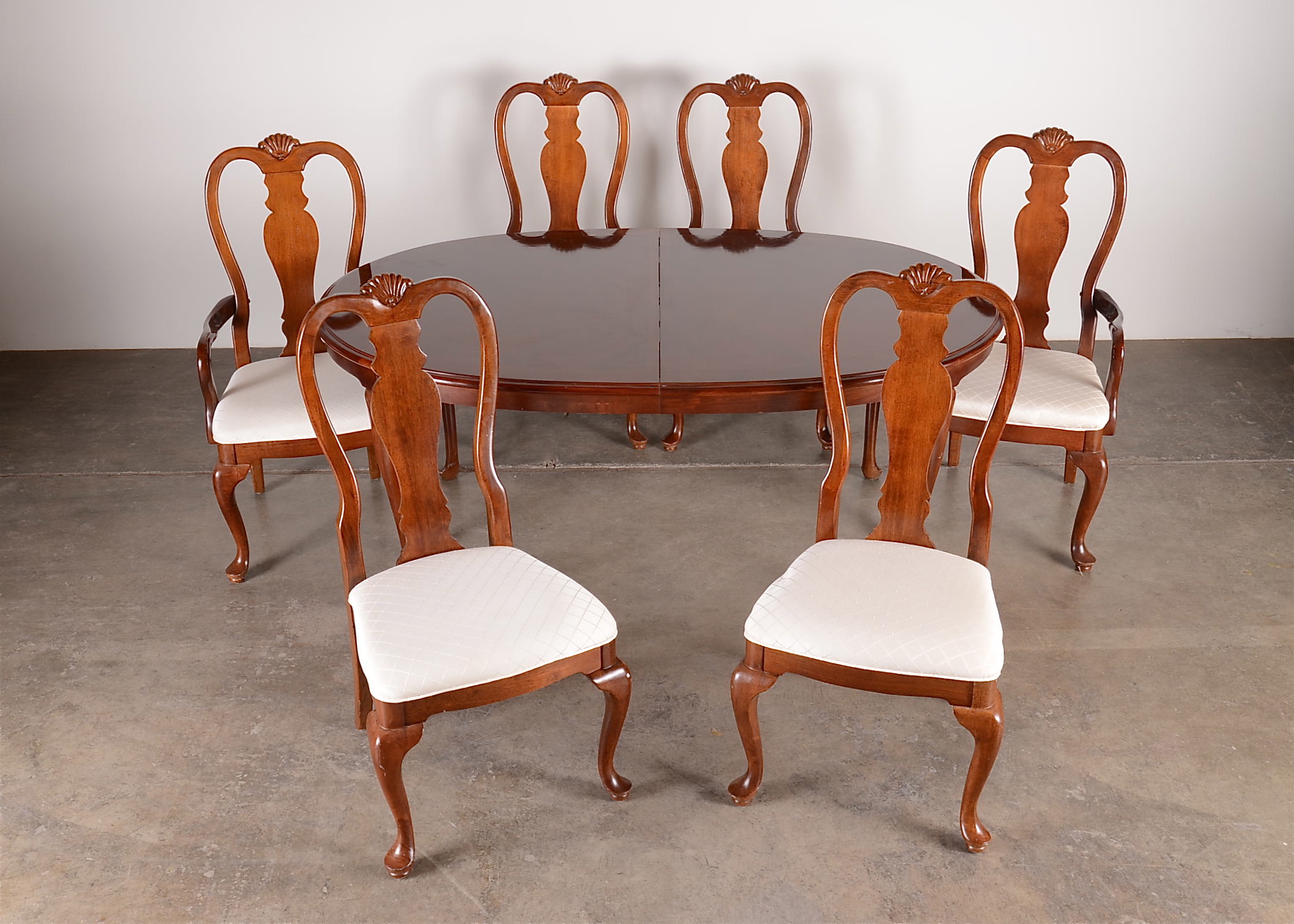 Bernhardt Queen Anne Style Dining Table and Chairs
