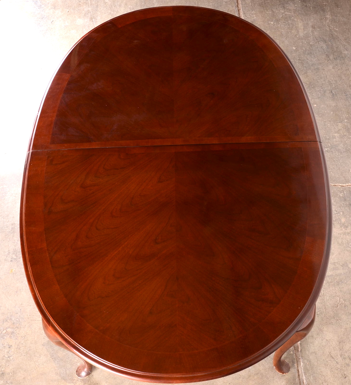 Bernhardt Queen Anne Style Dining Table and Chairs