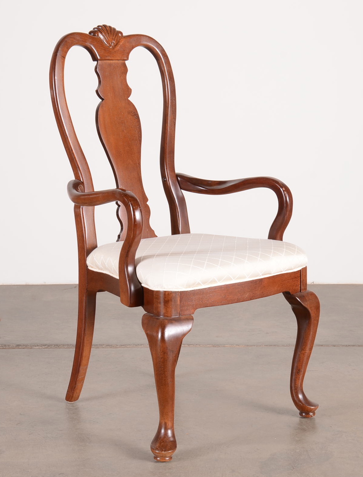 Bernhardt Queen Anne Style Dining Table and Chairs