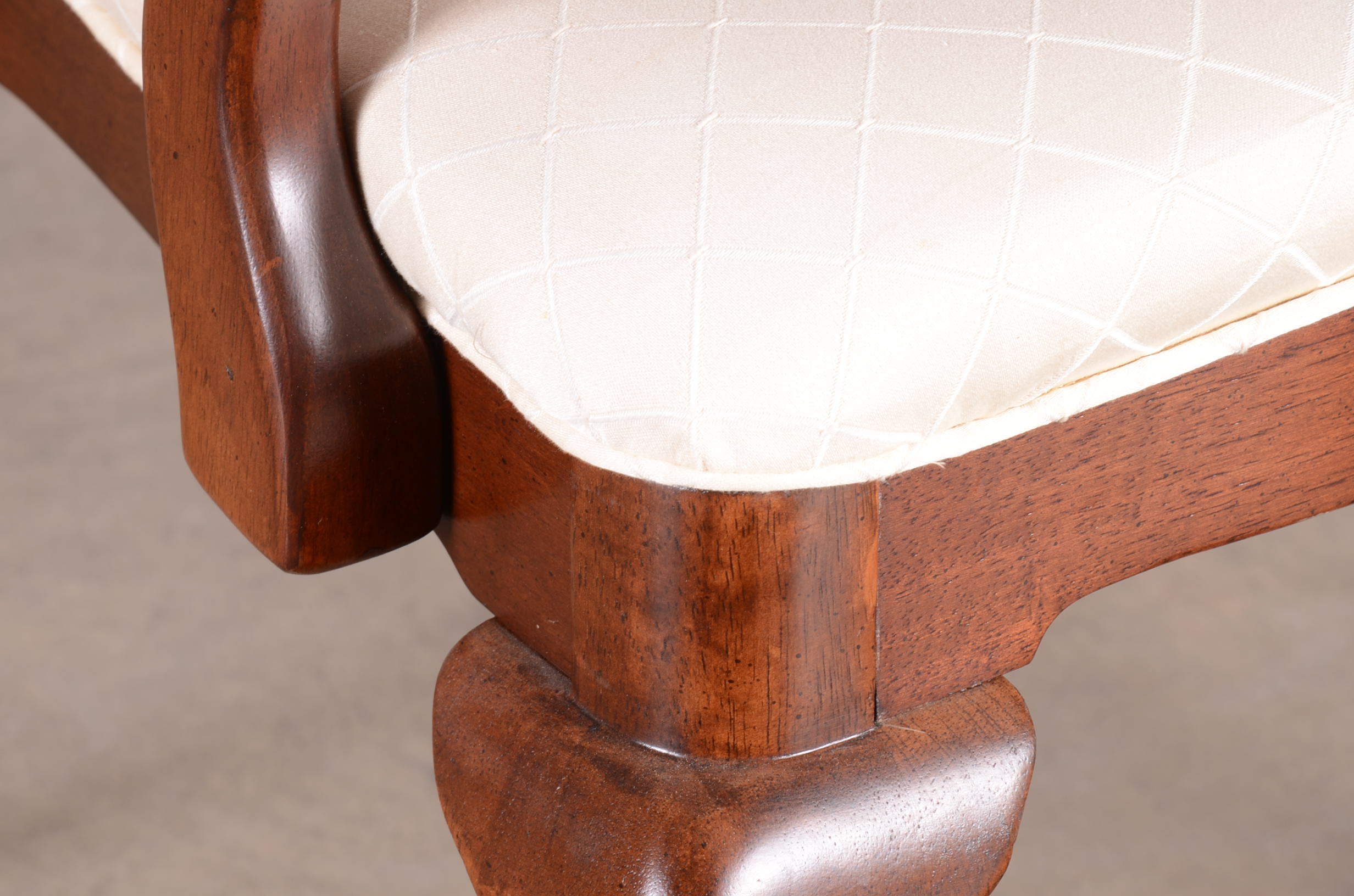 Bernhardt Queen Anne Style Dining Table and Chairs