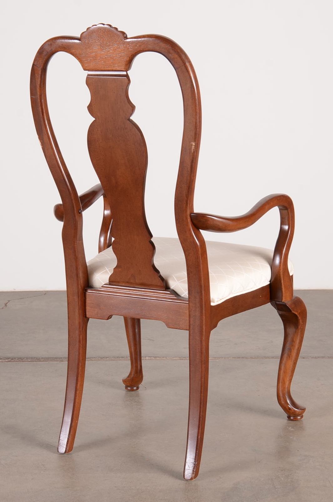 Bernhardt Queen Anne Style Dining Table and Chairs
