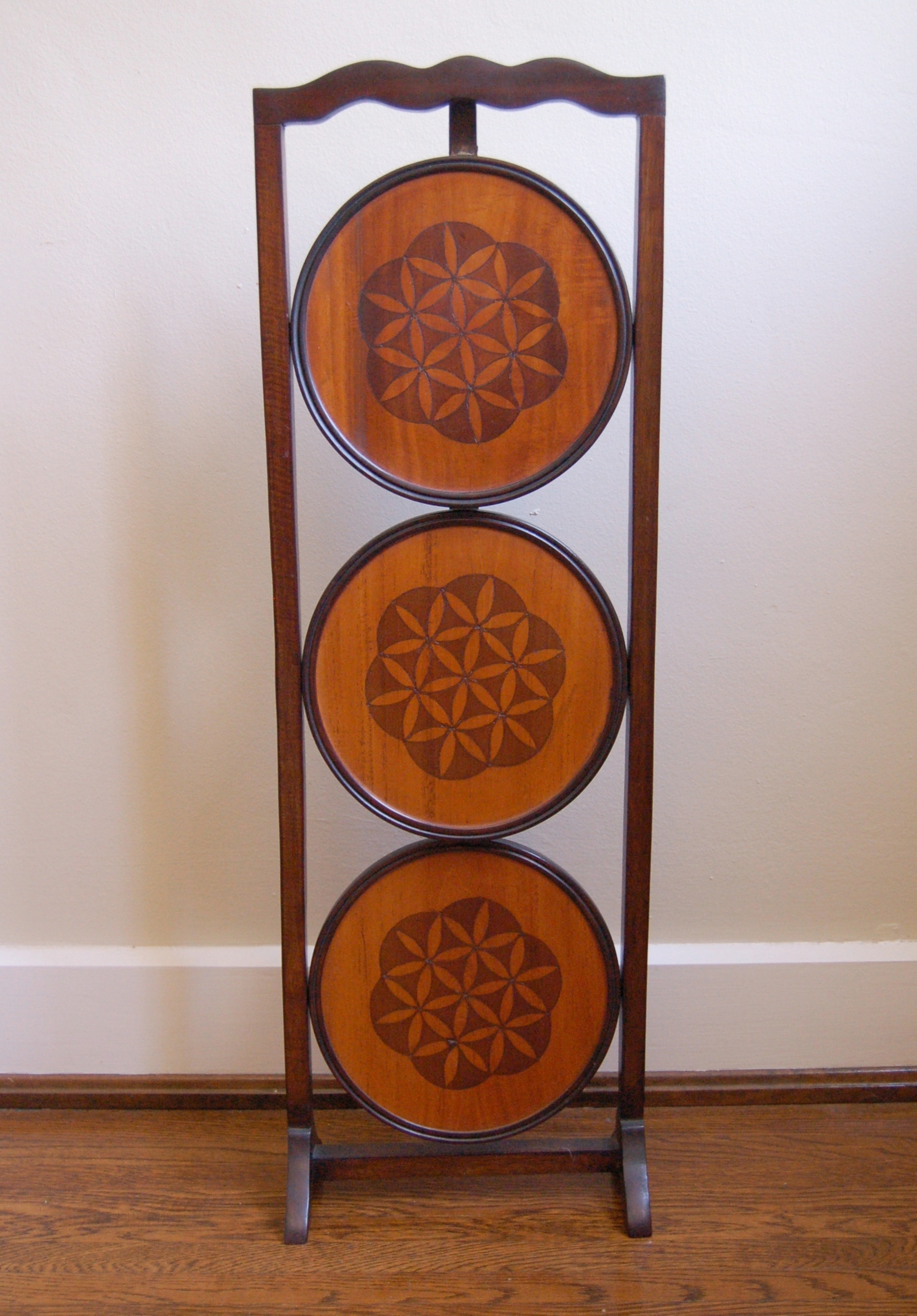 Folding Three Tiered Muffin Stand