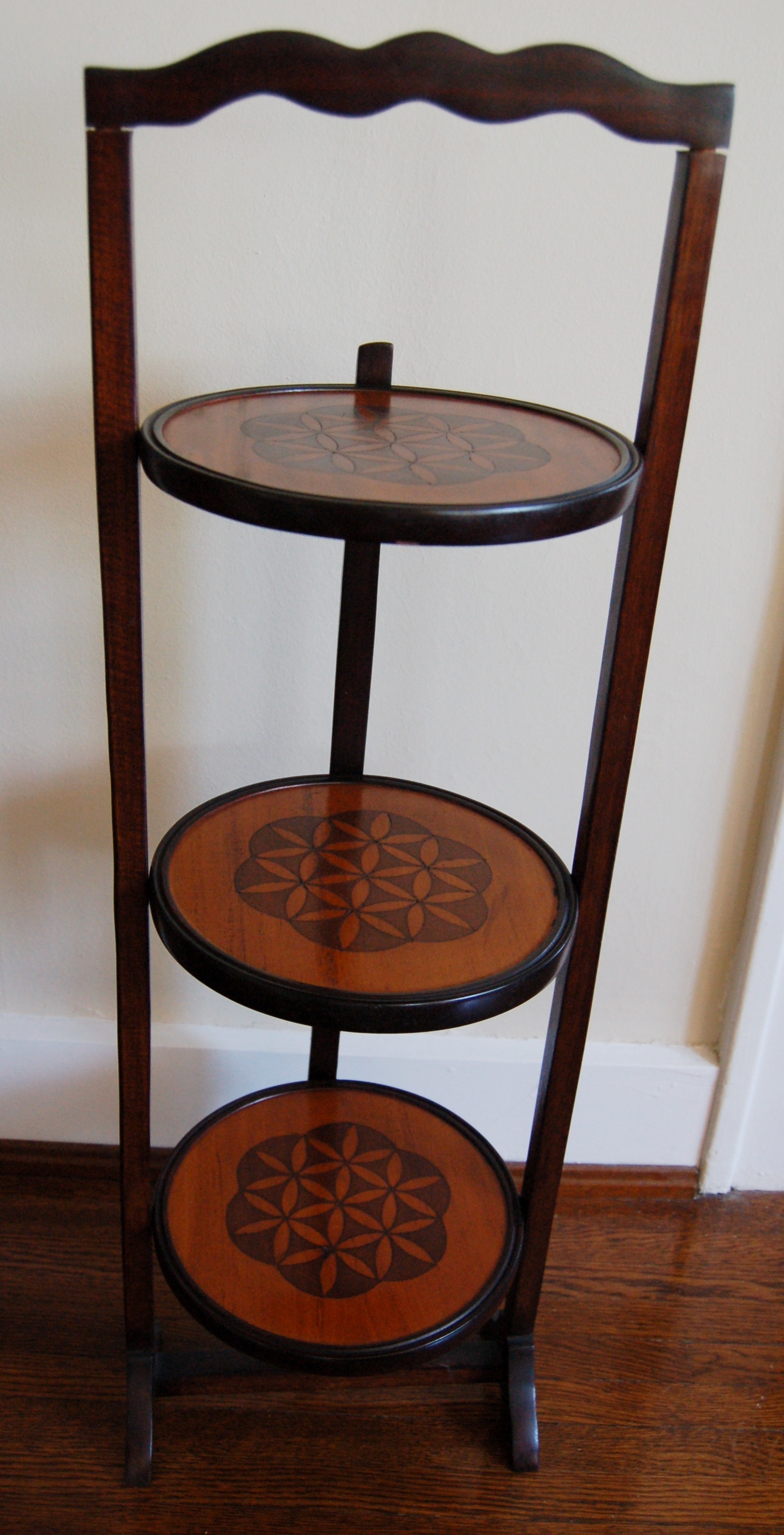 Folding Three Tiered Muffin Stand