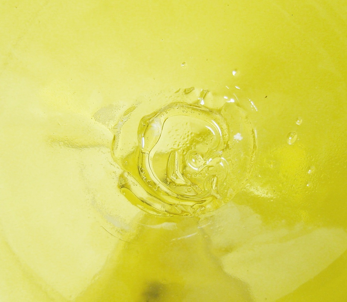 2 Antique Vintage, Hand Blown Amber Glass Vases and 2 Amber Glass Bowls.