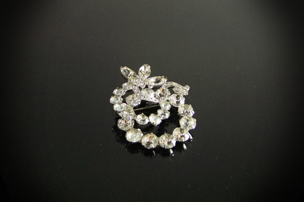 Vintage Signed Eisenberg Prong Set Clear Crystal Rhinestone Wreath Brooch