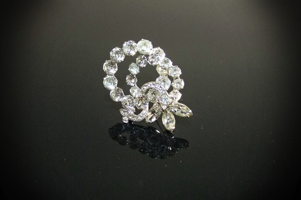 Vintage Signed Eisenberg Prong Set Clear Crystal Rhinestone Wreath Brooch