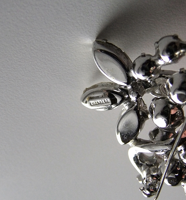 Vintage Signed Eisenberg Prong Set Clear Crystal Rhinestone Wreath Brooch