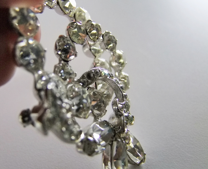 Vintage Signed Eisenberg Prong Set Clear Crystal Rhinestone Wreath Brooch