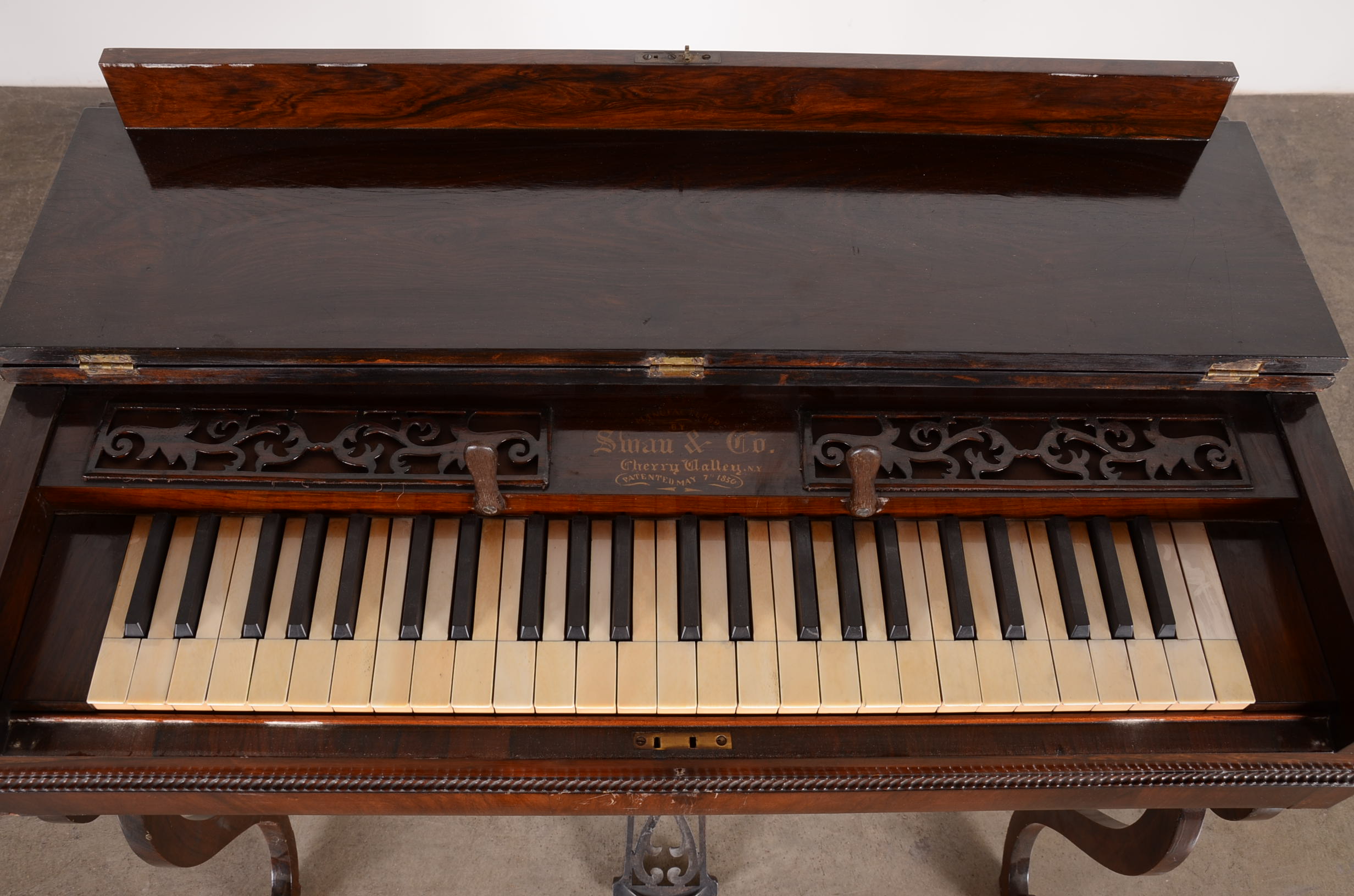 Swan & Company Melodeon Travel Pump Organ